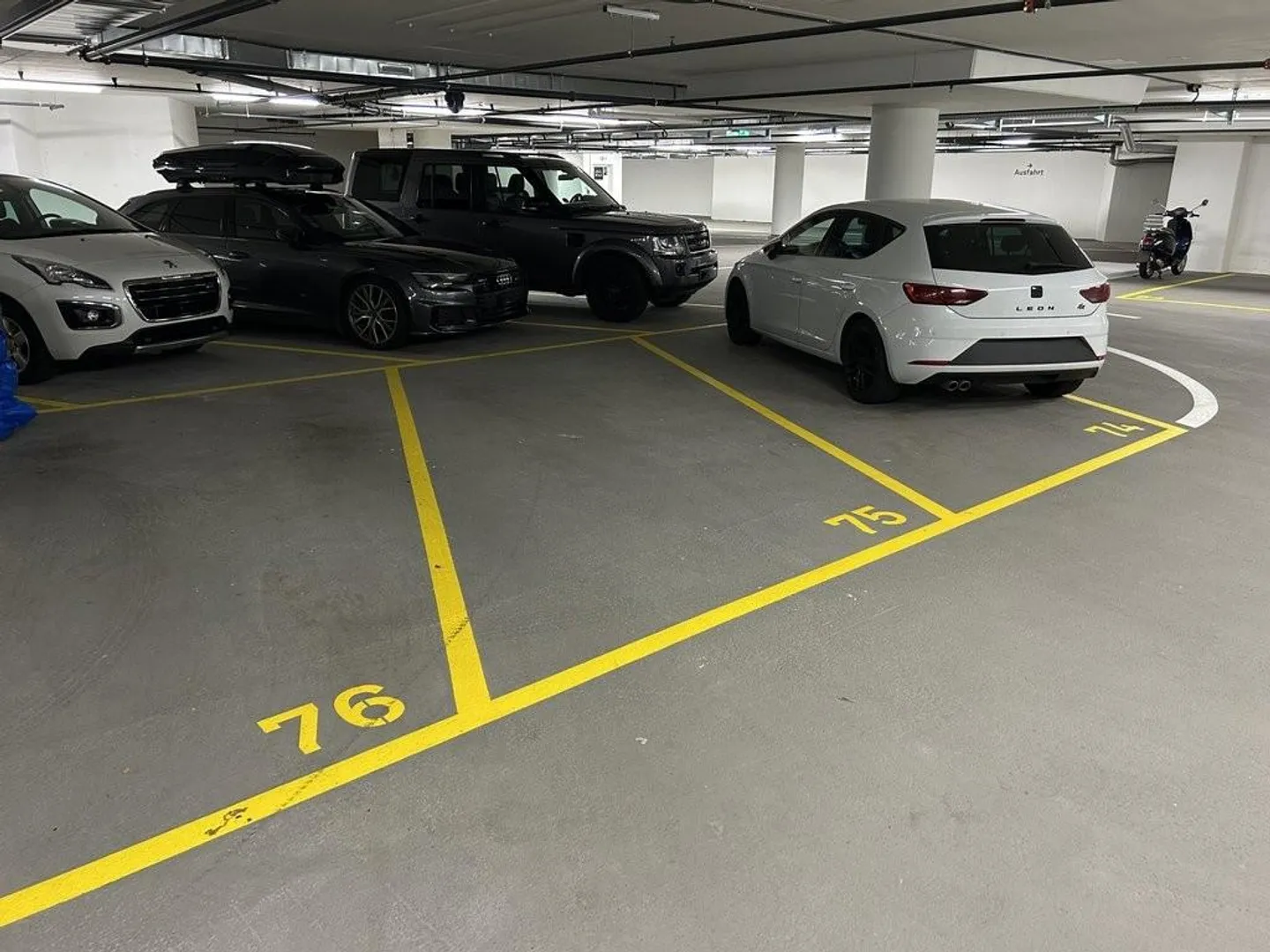 Espaces de stationnement spacieux à louer à Wiedikon - Photo 6 sur 8