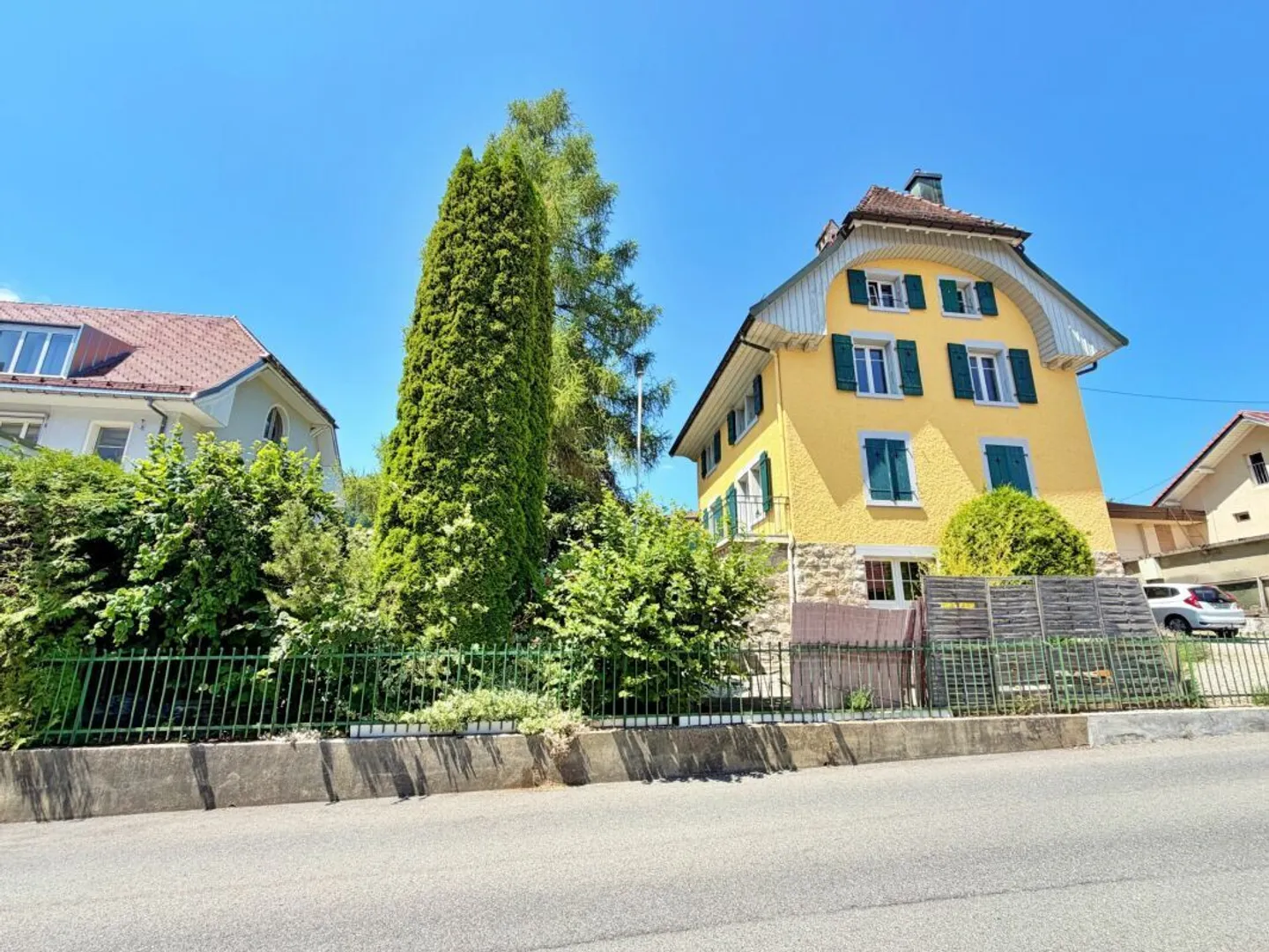 Building_Ste.Croix - Photo 3 of 31