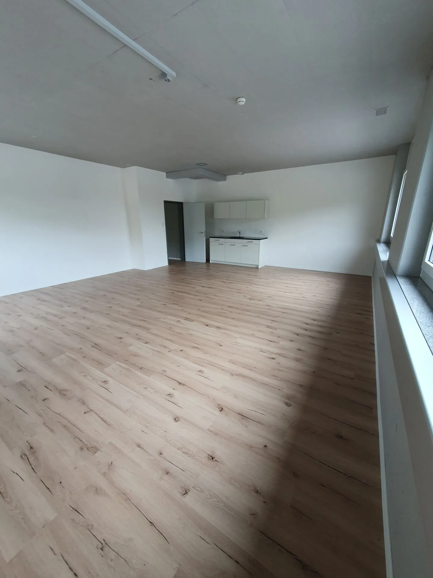 Spazio ufficio 77m² - Foto 3 di 8