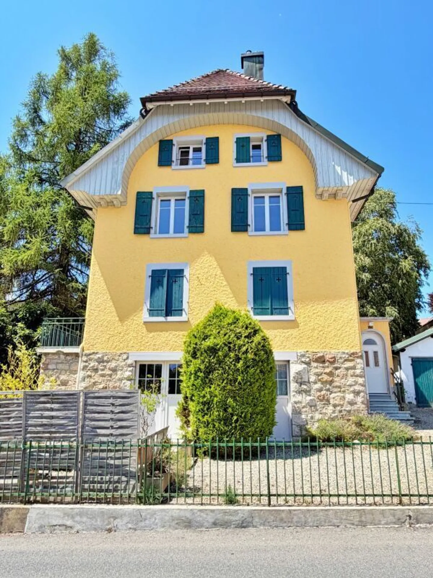 Building_Ste.Croix - Photo 4 of 31
