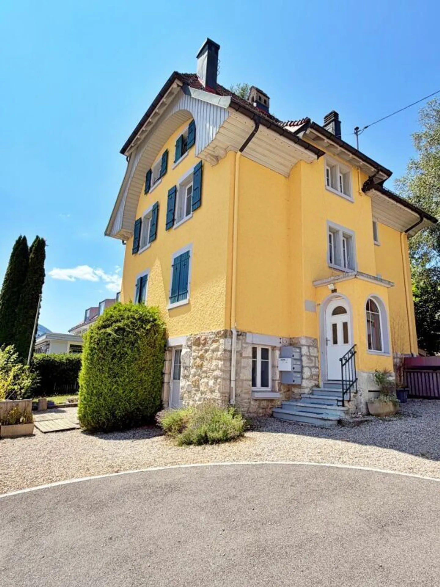 Building_Ste.Croix - Photo 2 of 31