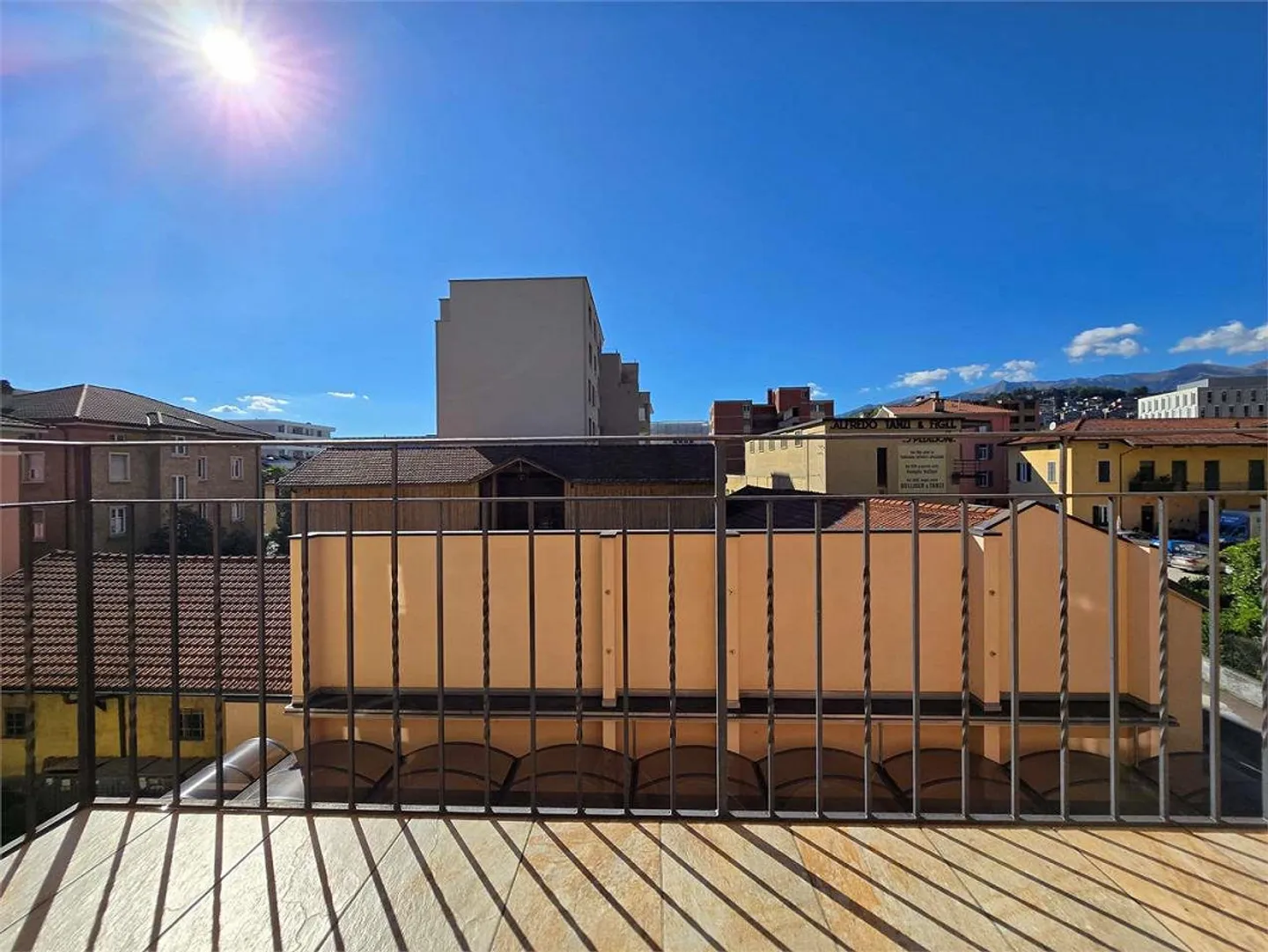 Appartamento 3.5 stanze da ristrutturare - con parcheggio coperto - Foto 2 di 13