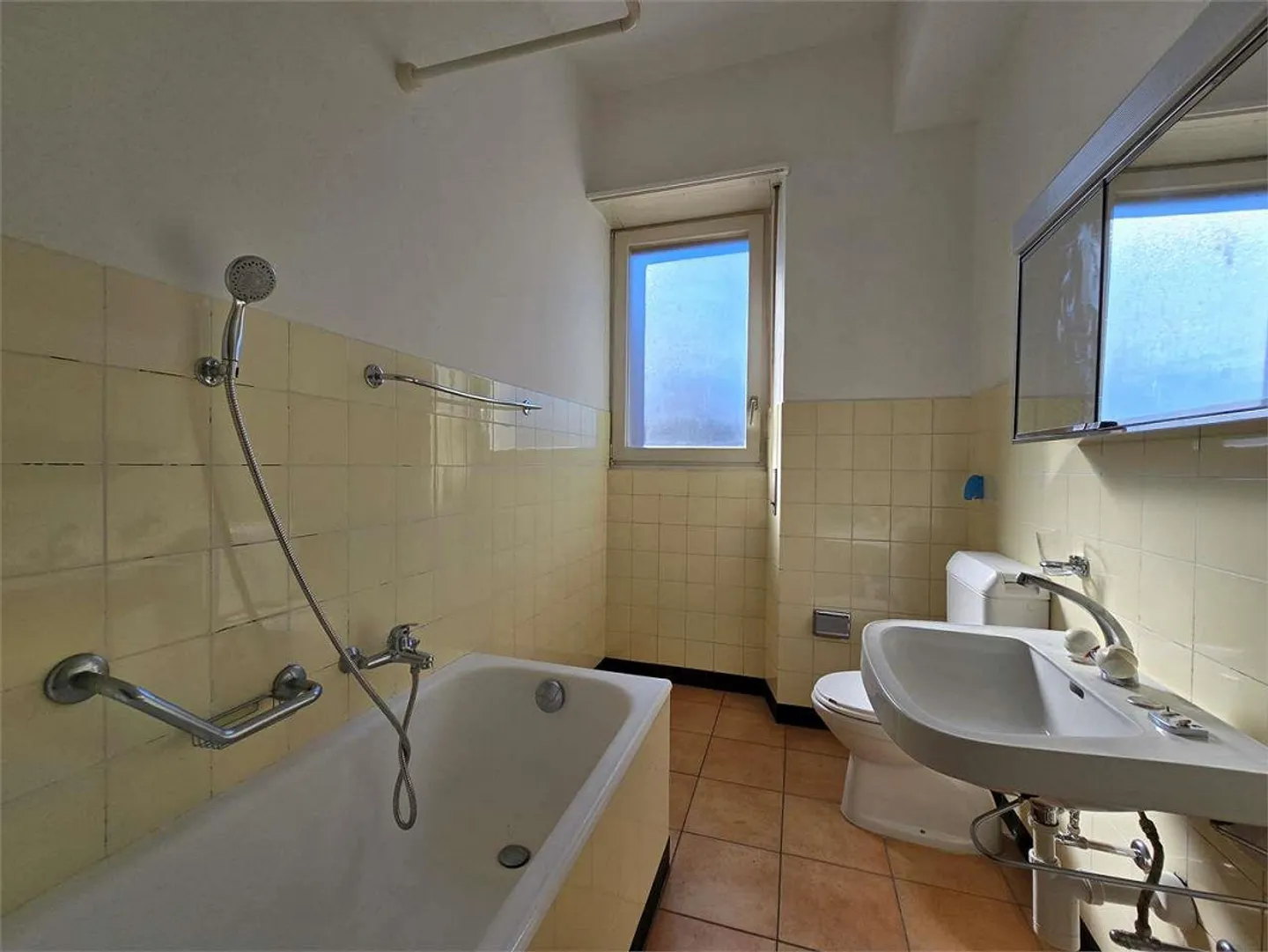Appartamento 3.5 stanze da ristrutturare - con parcheggio coperto - Foto 11 di 13
