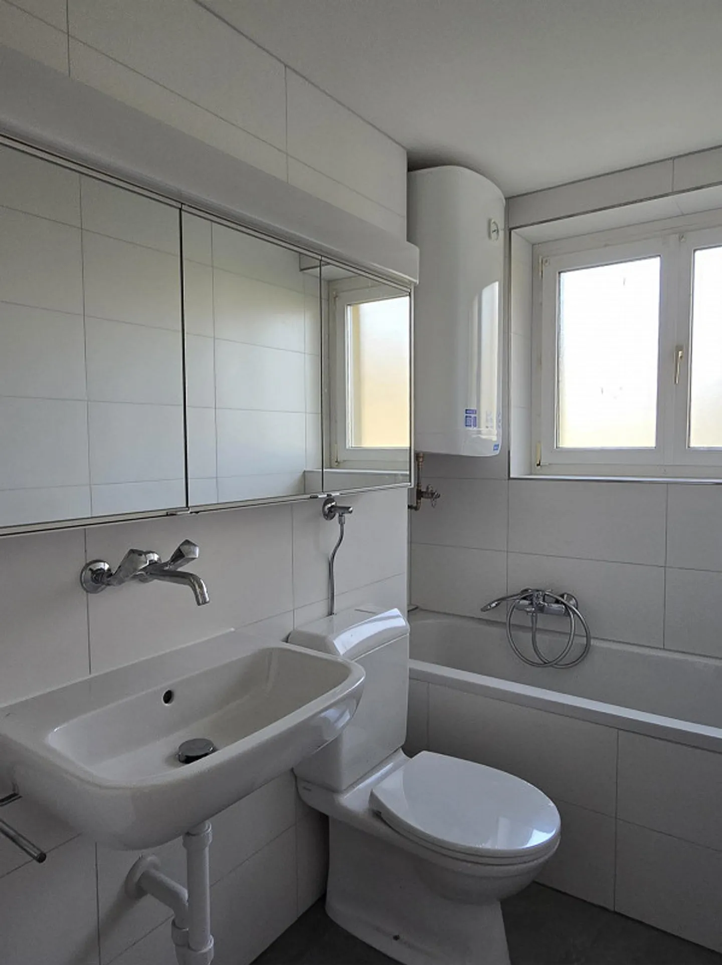 Renovated old apartment near Helvetiaplatz - Photo 3 of 8