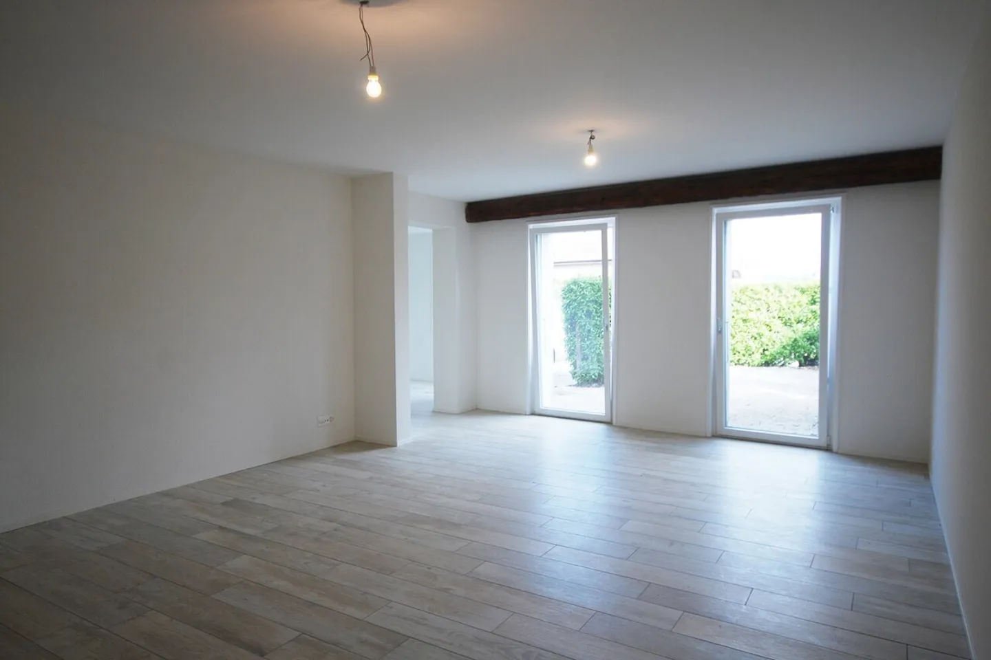 Stunning 4.5-room apartment in the heart of the village! - Photo 2 of 10