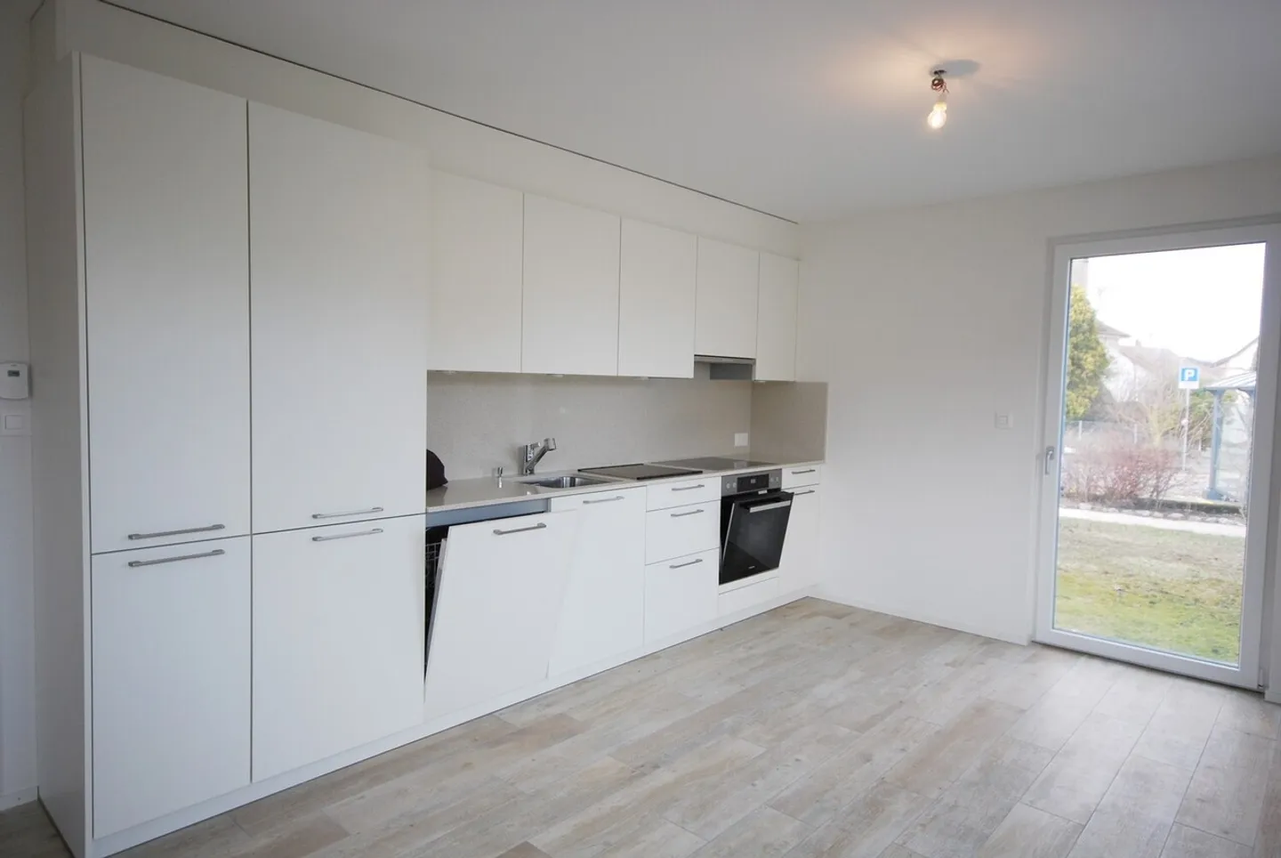 Stunning 4.5-room apartment in the heart of the village! - Photo 3 of 10