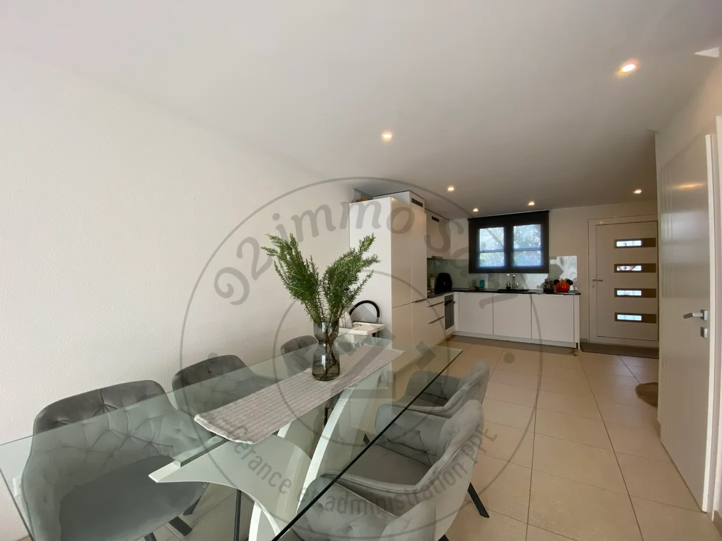 villa bifamiliare di 4.5 locali con giardino privato a Prez-vers-Noreaz - Foto 4 di 10