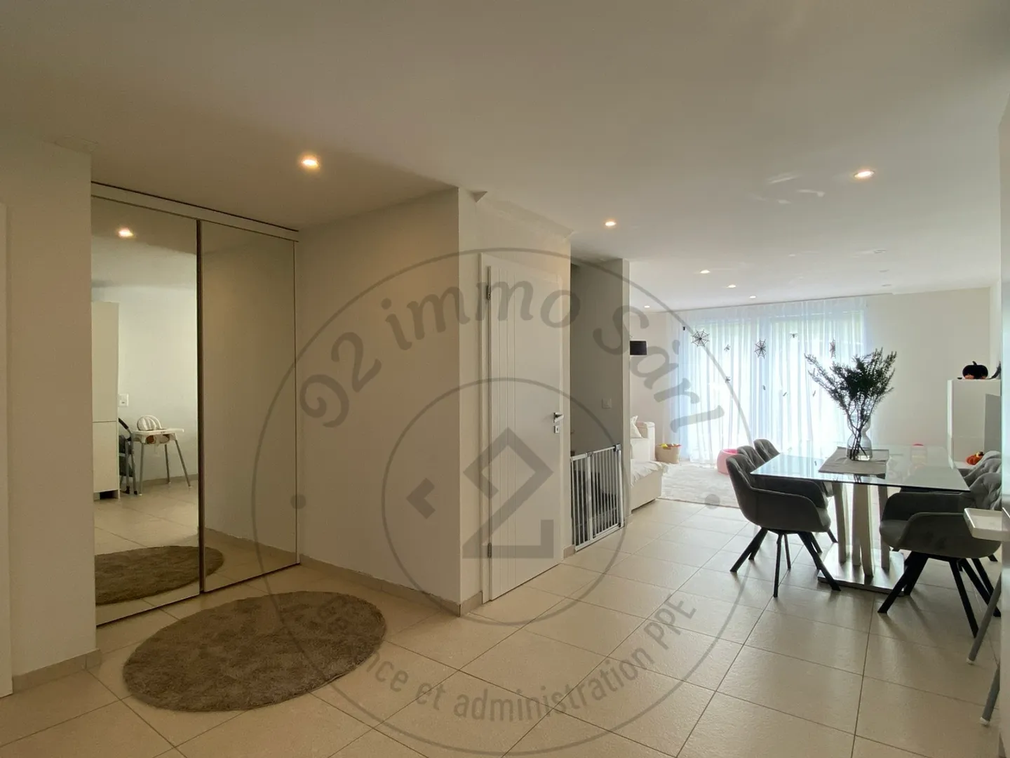 villa bifamiliare di 4.5 locali con giardino privato a Prez-vers-Noreaz - Foto 6 di 10