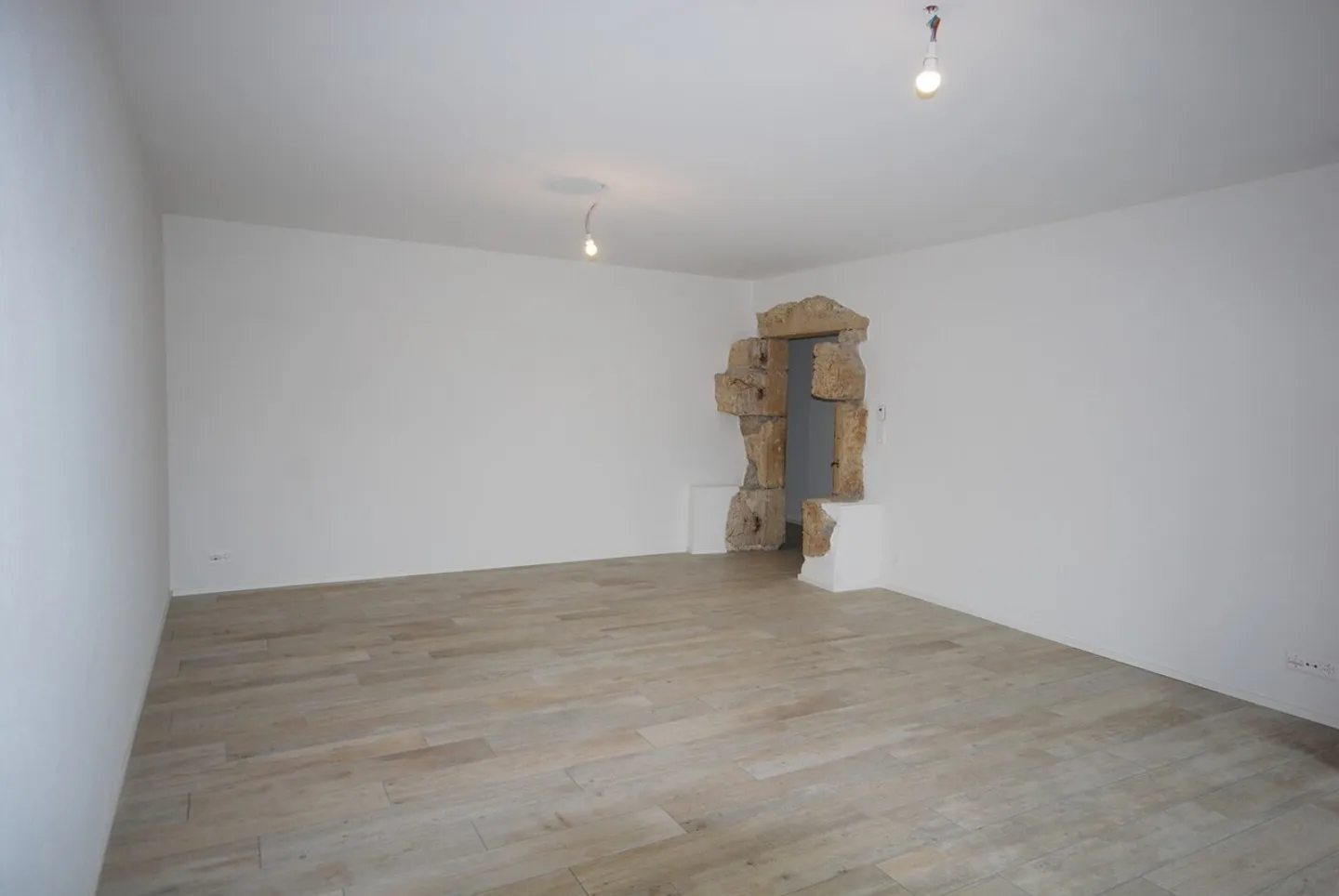 Stunning 4.5-room apartment in the heart of the village! - Photo 4 of 10