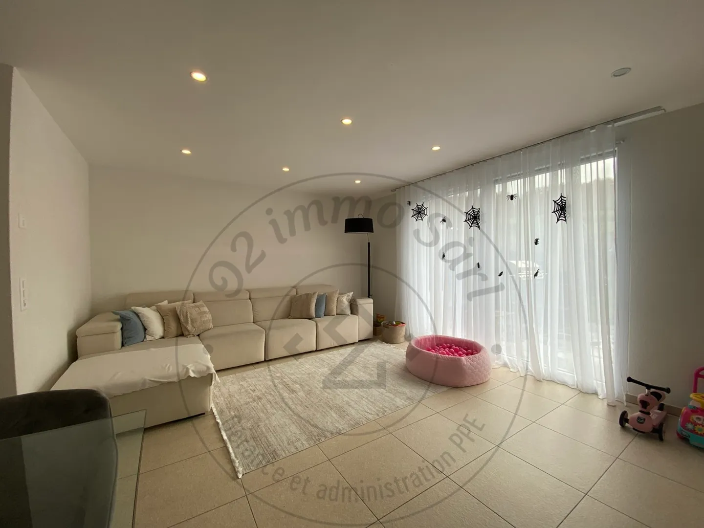 villa bifamiliare di 4.5 locali con giardino privato a Prez-vers-Noreaz - Foto 1 di 10