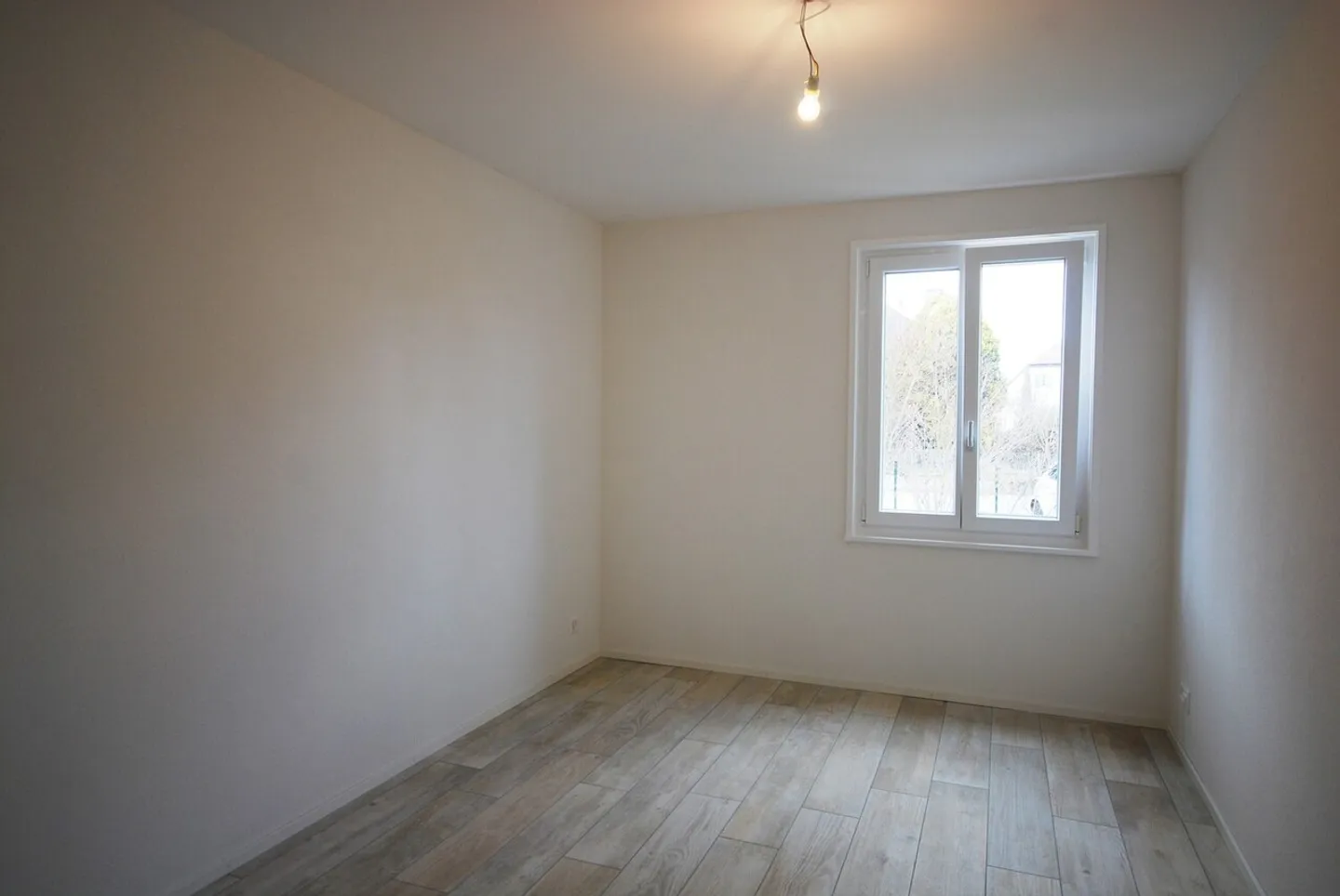 Stunning 4.5-room apartment in the heart of the village! - Photo 5 of 10