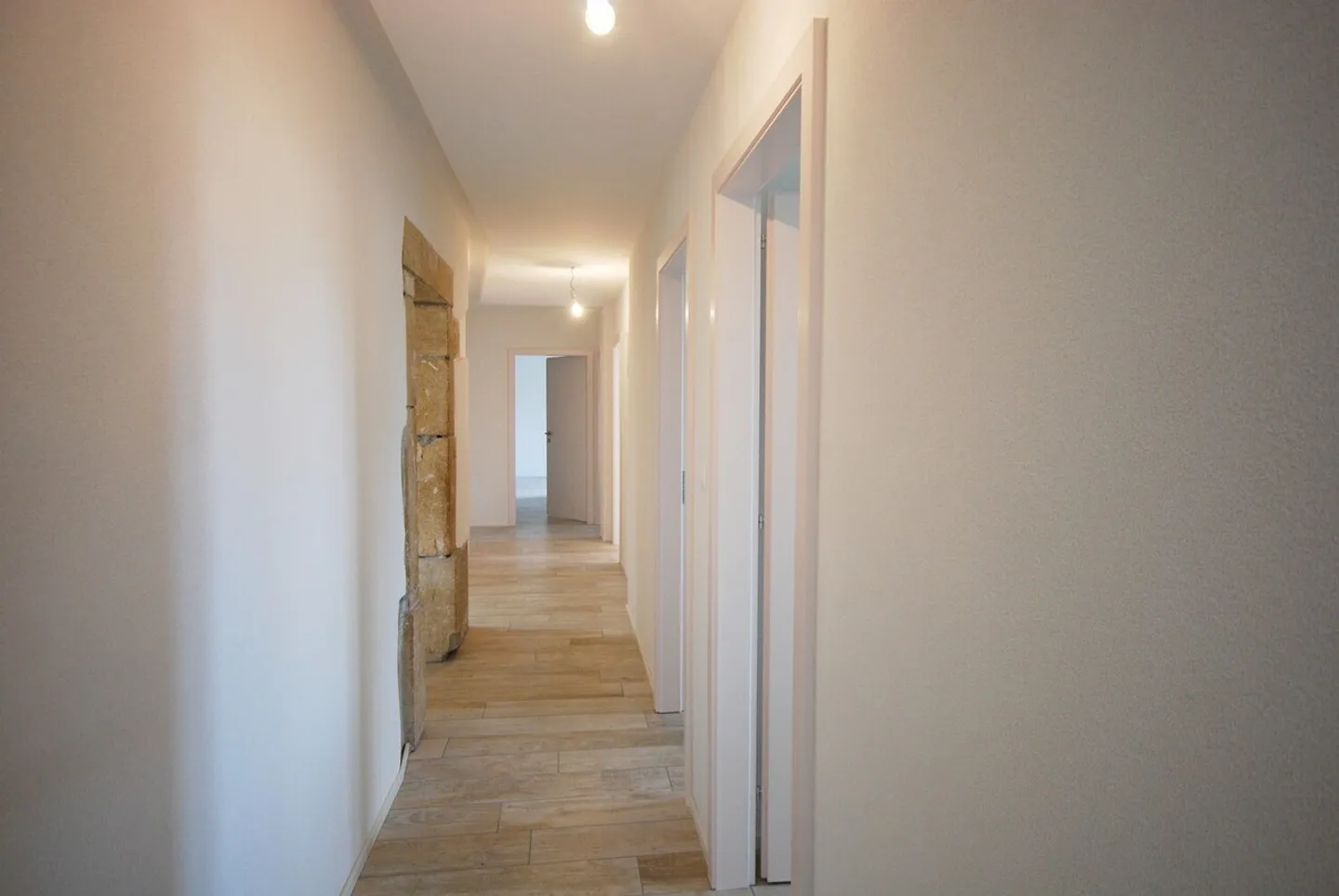 Stunning 4.5-room apartment in the heart of the village! - Photo 6 of 10