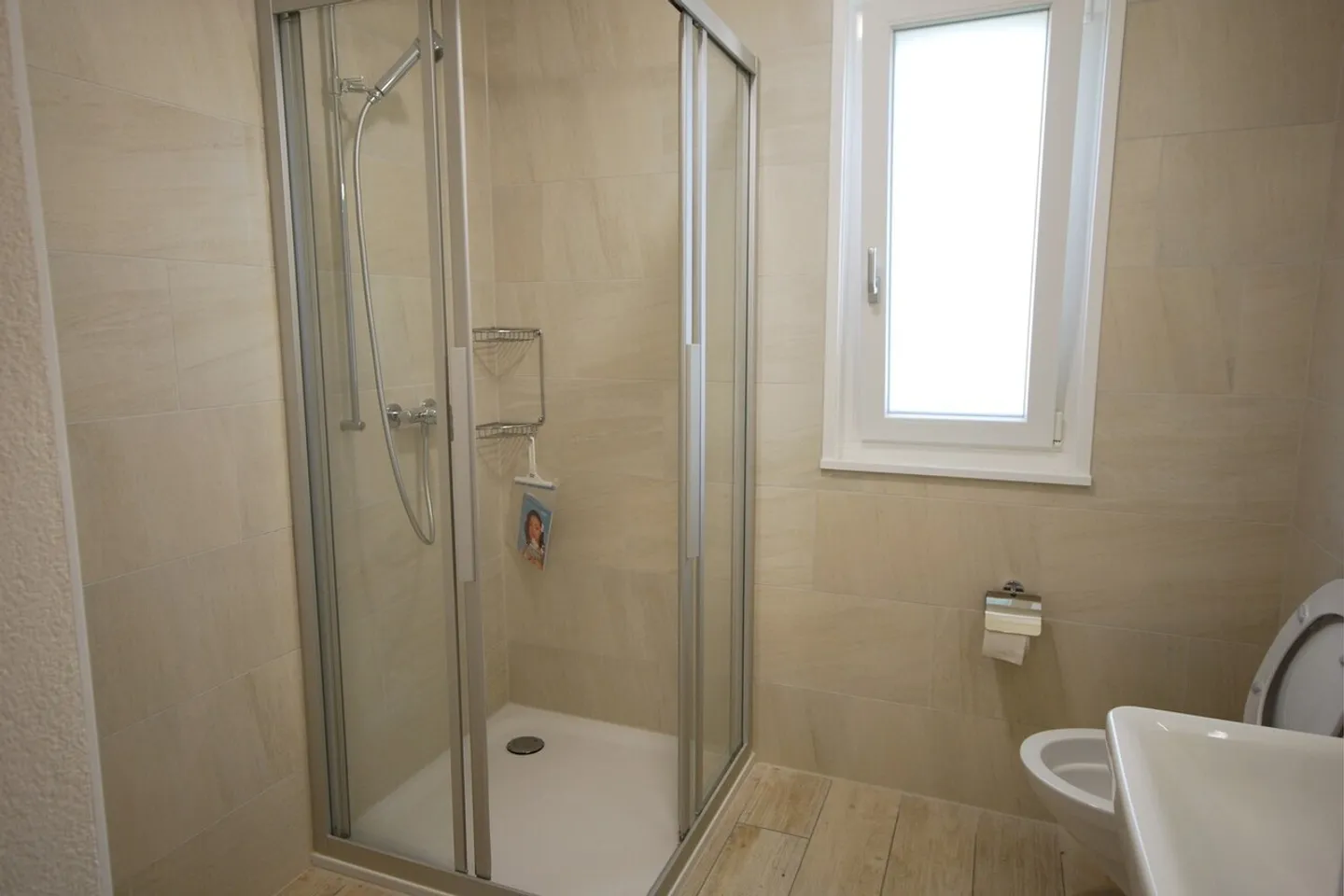 Stunning 4.5-room apartment in the heart of the village! - Photo 7 of 10