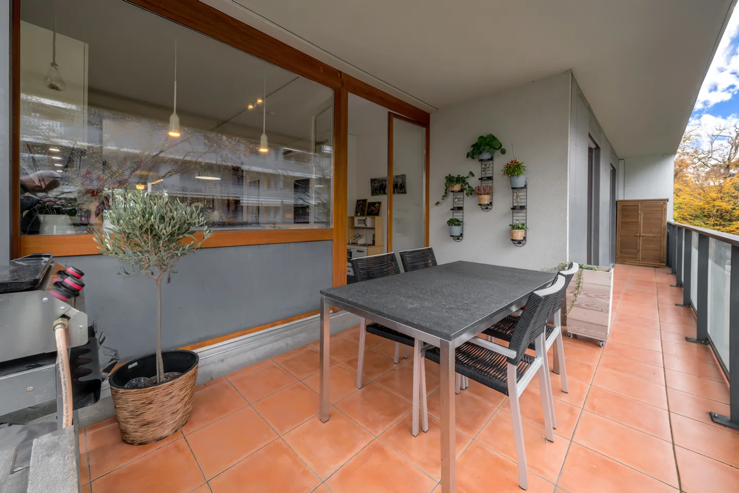 Bright 6-room apartment renovated with large balconies - Photo 5 of 12