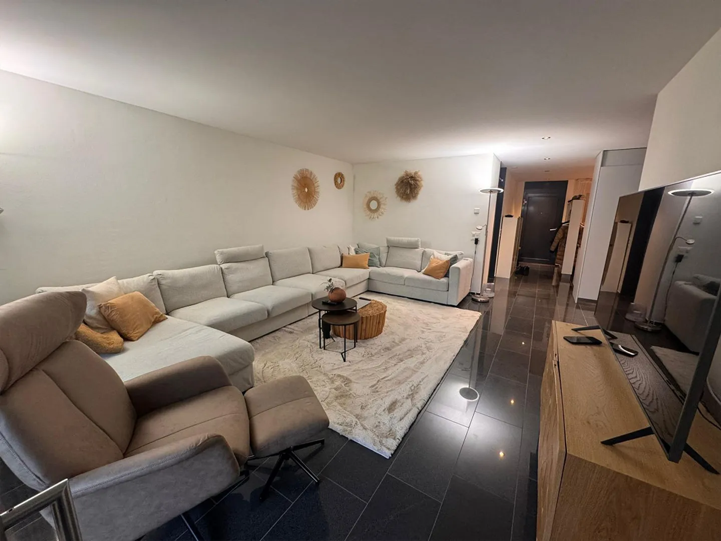 Beautiful and well-kept 3.0-room ground floor apartment - Photo 3 of 15