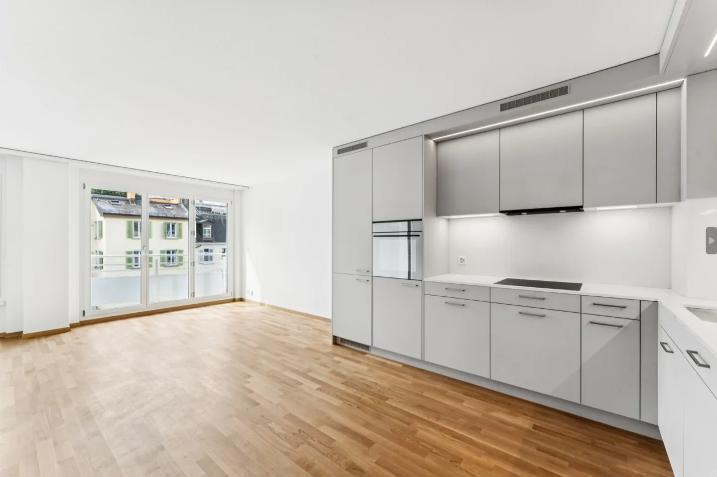 2 Room Apartment - Urban Living and Quality of Life Combined - Photo 2 of 7