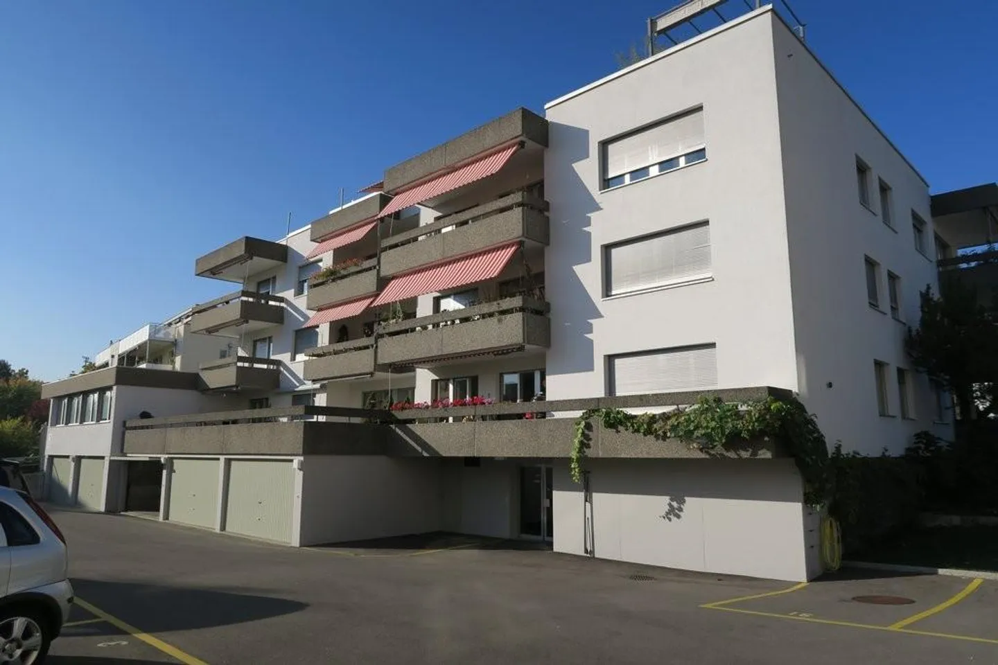 Outdoor parking space in Gümligen - near the center - Photo 1 of 3