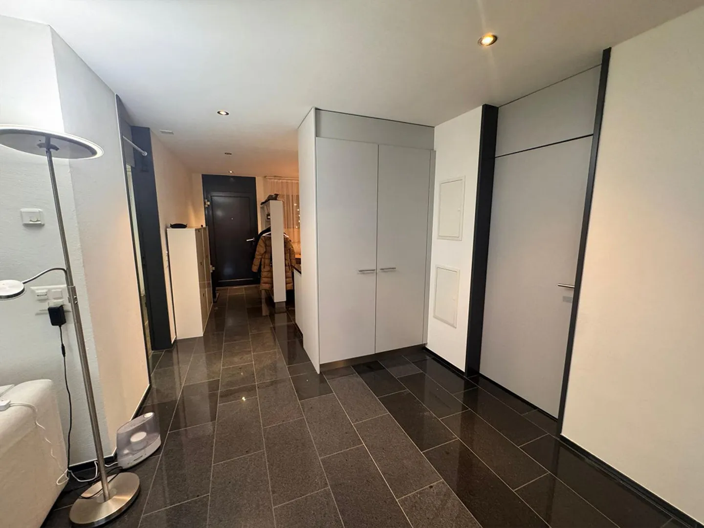 Beautiful and well-kept 3.0-room ground floor apartment - Photo 4 of 15