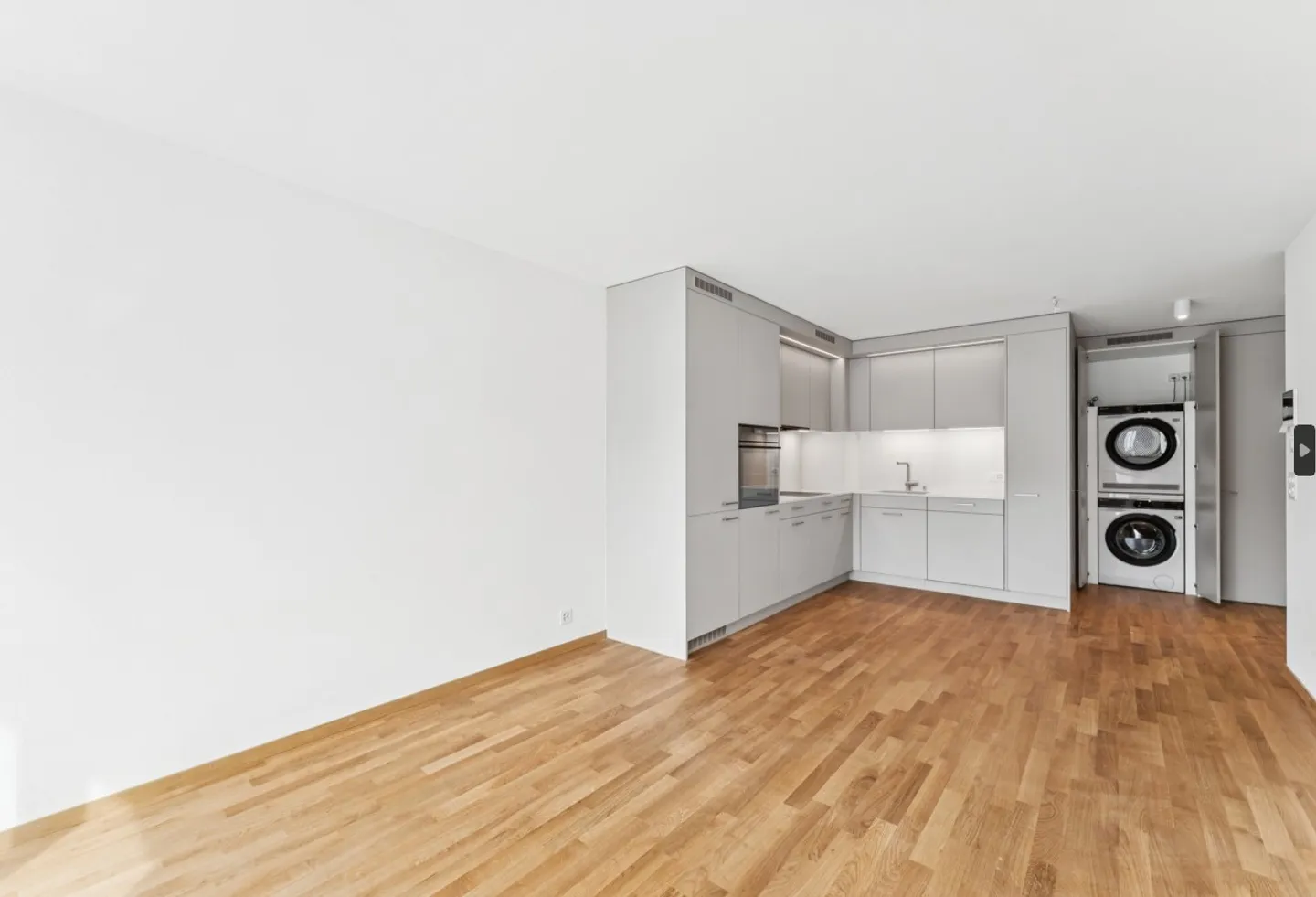 2 Room Apartment - Urban Living and Quality of Life Combined - Photo 7 of 7