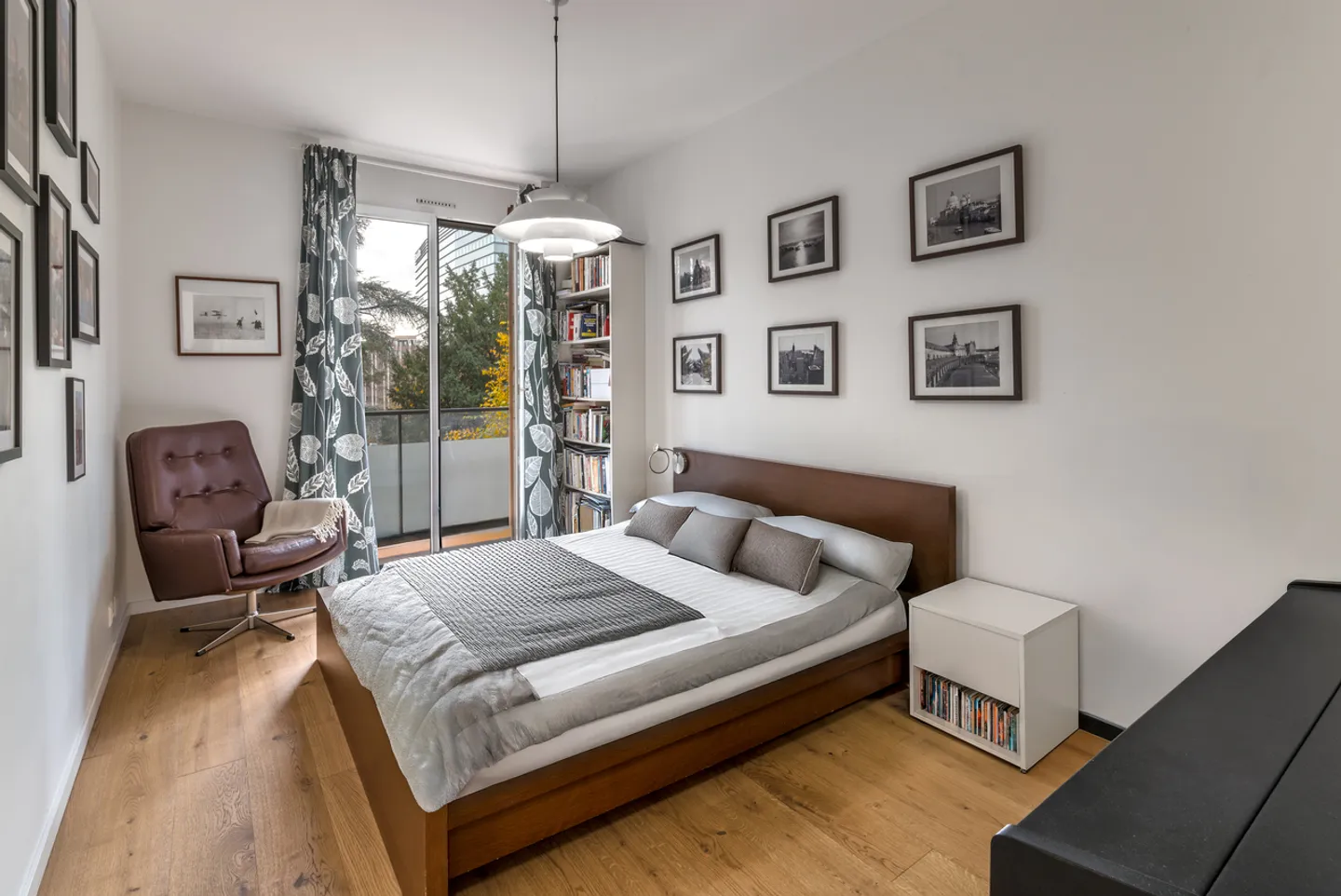 Bright 6-room apartment renovated with large balconies - Photo 6 of 12