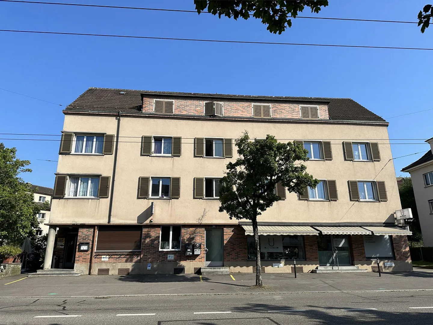 Renovated 3-room apartment in Oberwinterthur - Photo 1 of 12