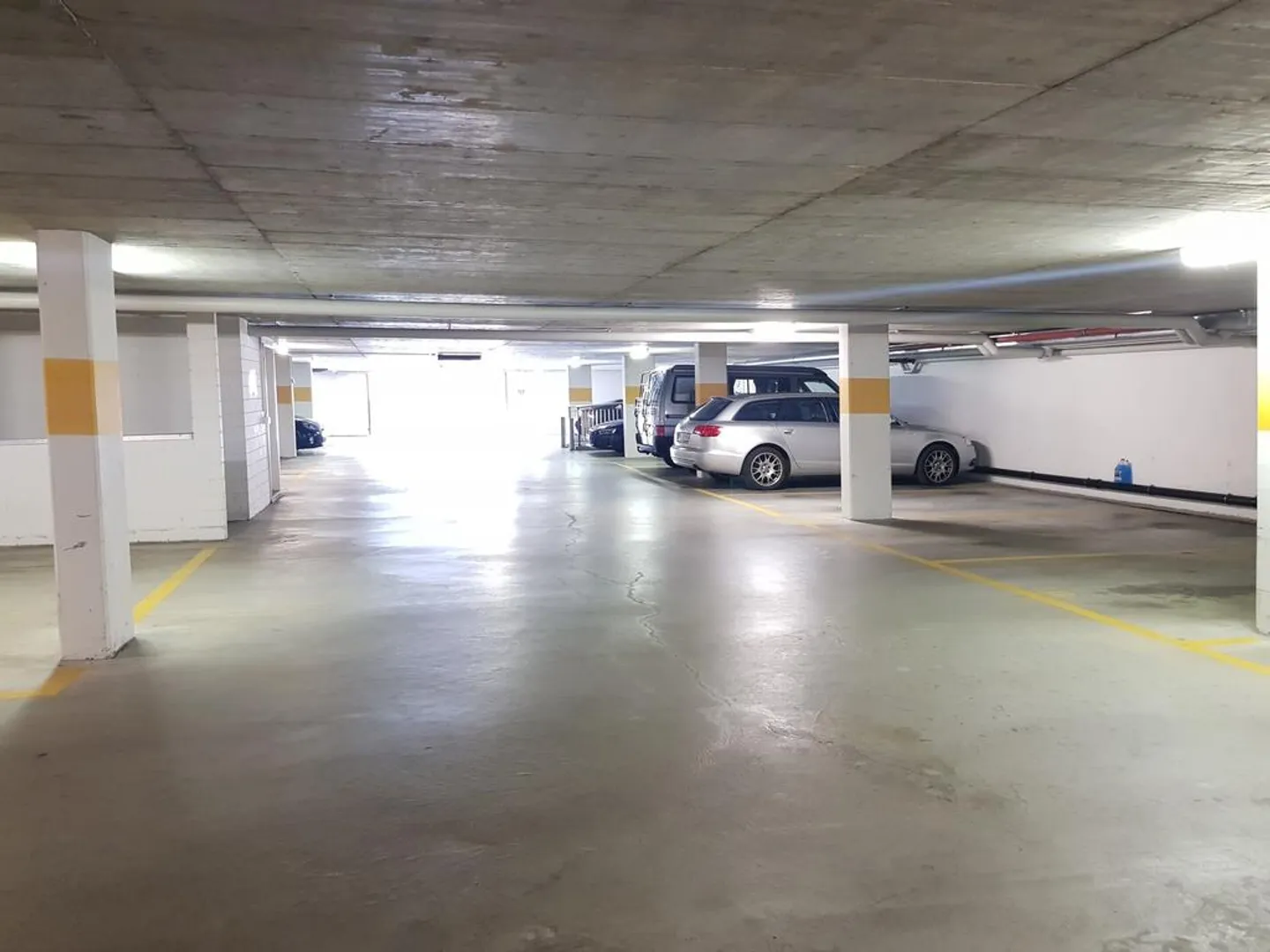 Espace de stationnement abordable - Photo 5 sur 6