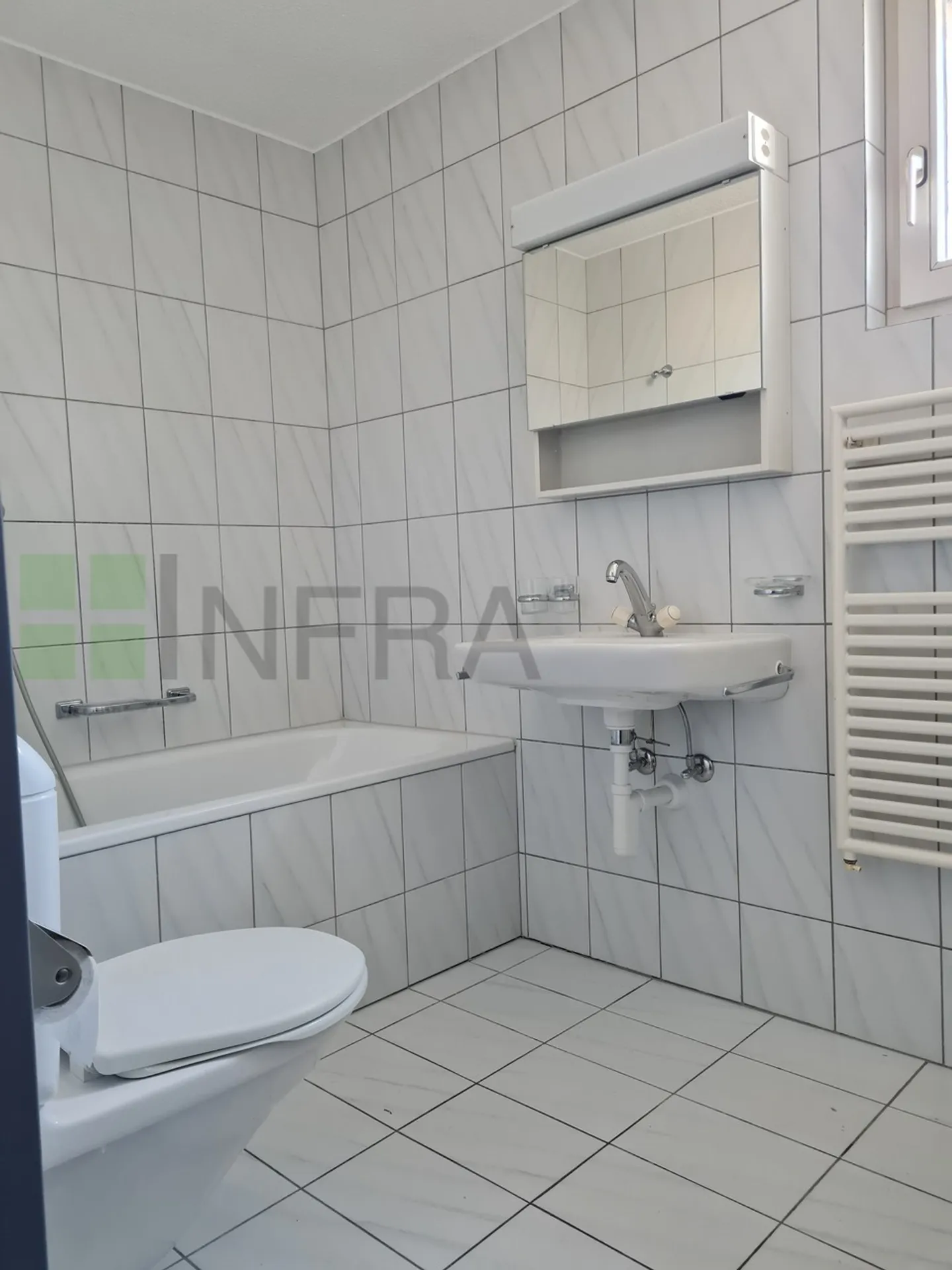 Über 101 m2 große Wohnung im 5. Stock mit Aufzug - Foto 3 von 11