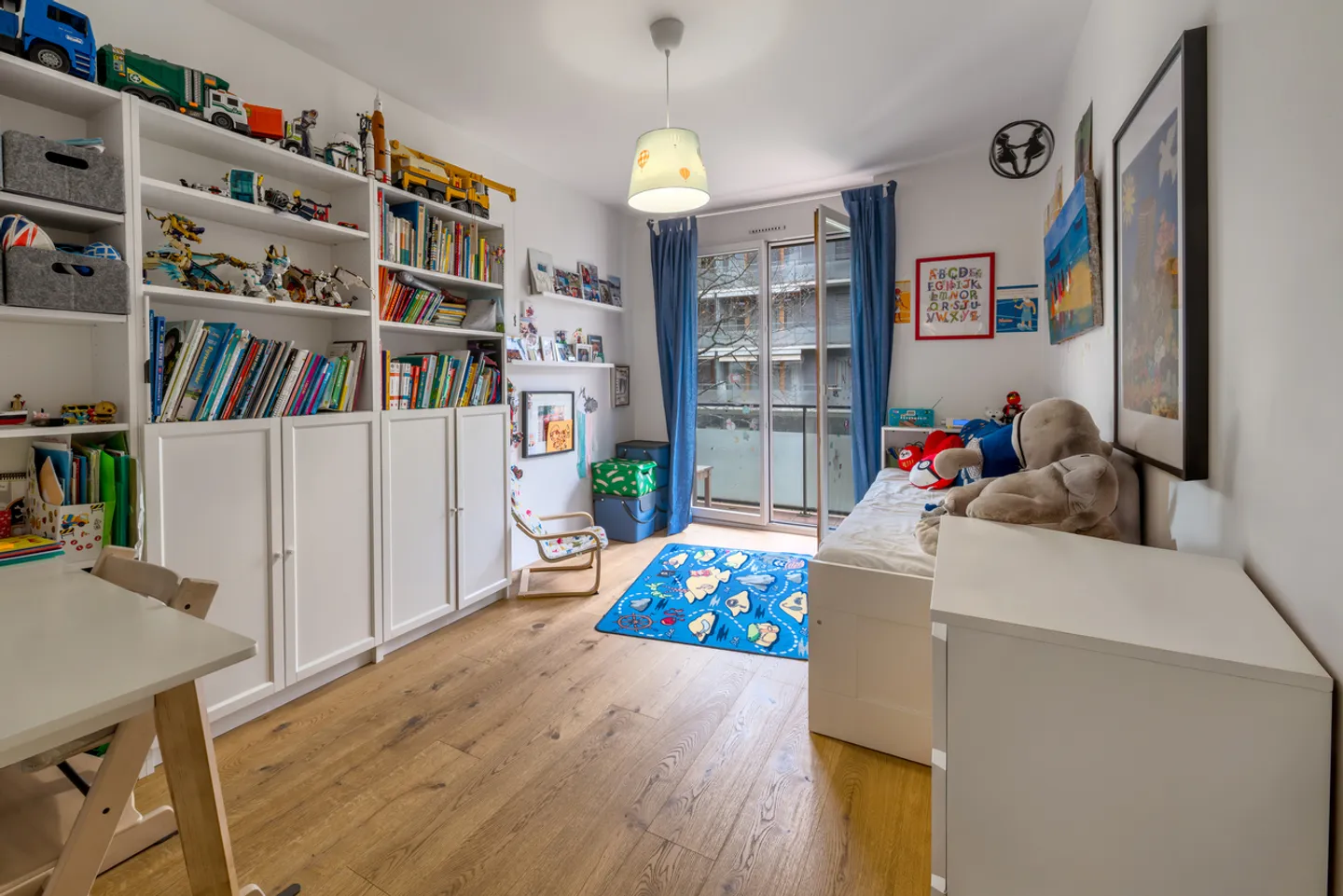 Bright 6-room apartment renovated with large balconies - Photo 9 of 12