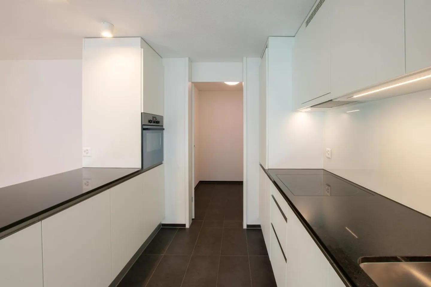 Modern 3.5-Room Apartment in Wabern - Photo 3 of 10