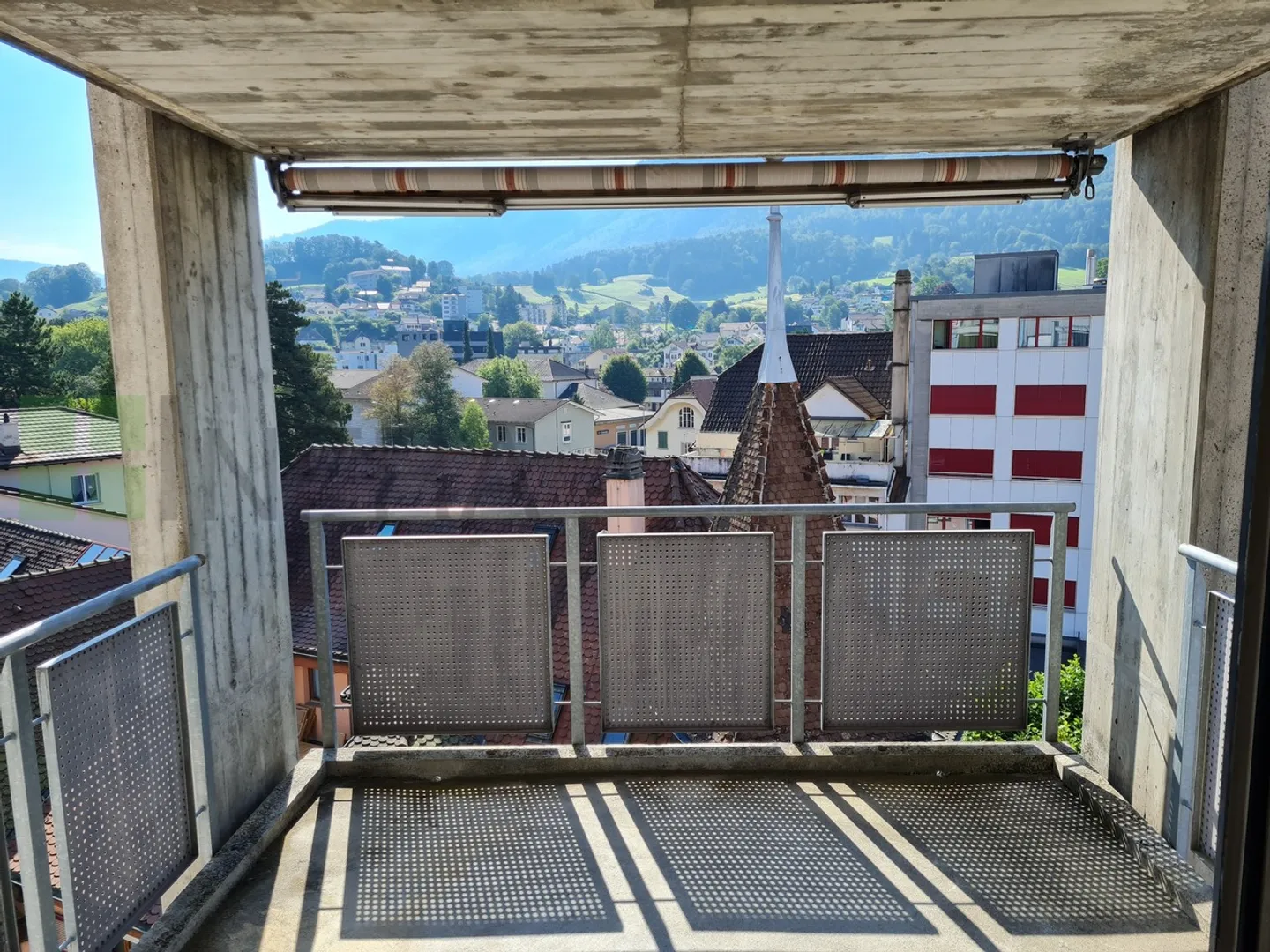Über 101 m2 große Wohnung im 5. Stock mit Aufzug - Foto 1 von 11