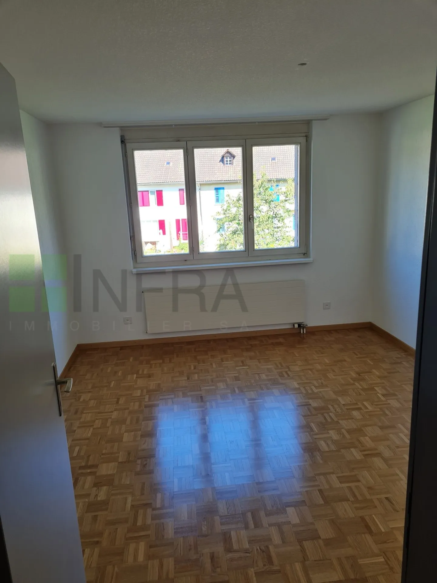 Über 101 m2 große Wohnung im 5. Stock mit Aufzug - Foto 9 von 11