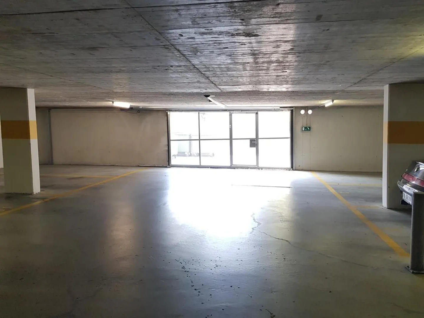 Espace de stationnement abordable - Photo 6 sur 6