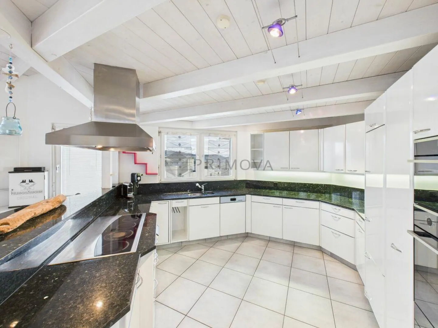 Two residential units - a home full of possibilities - Photo 4 of 12