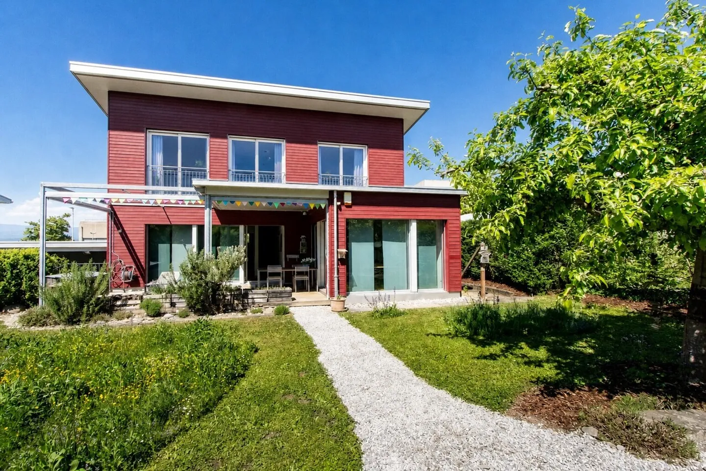 5.5-Room Single-Family House in Building Rights with Generous Comfort - Photo 1 of 27