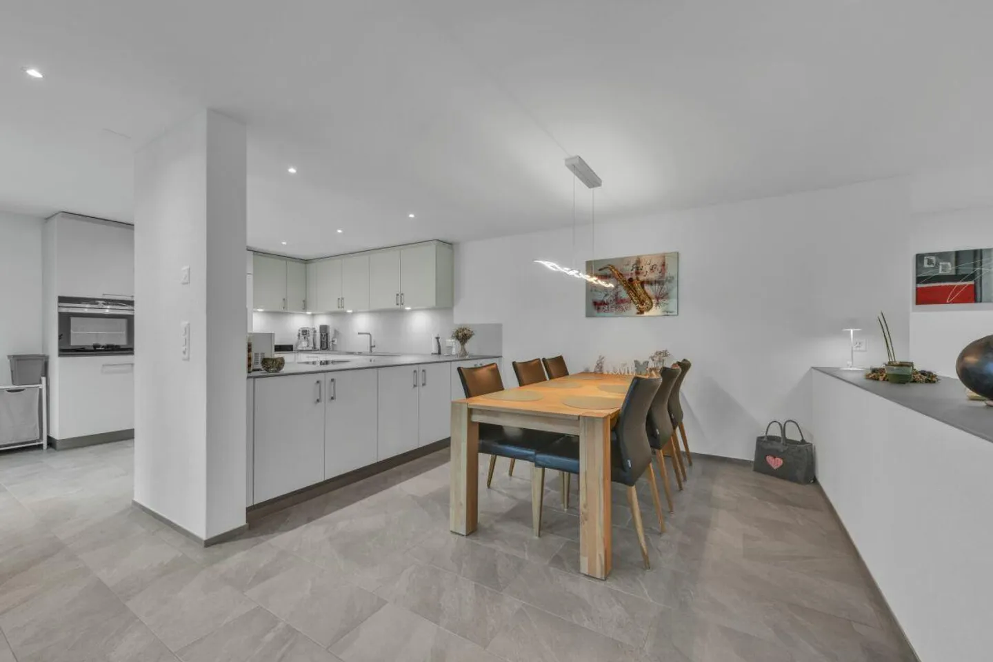 Paradiso del giardino con stile - Moderno appartamento di 4,5 stanze con fascino, comfort e ampio spazio esterno - Foto 5 di 26