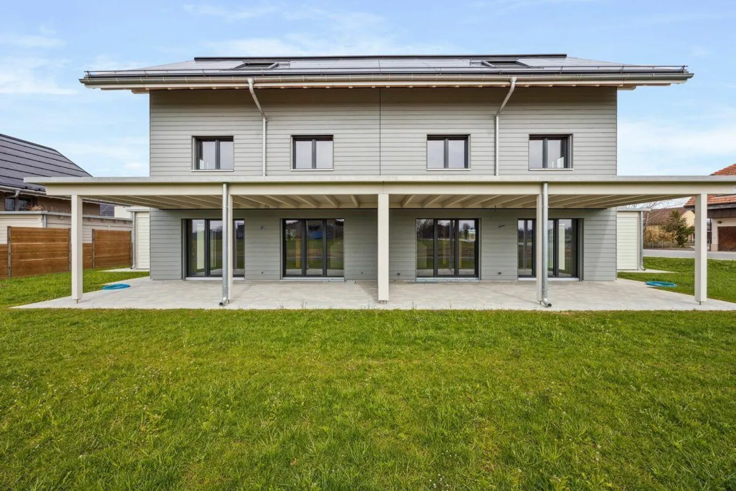 Maison Double - Nouvelle Construction en Bois Moderne - Photo 2 sur 11