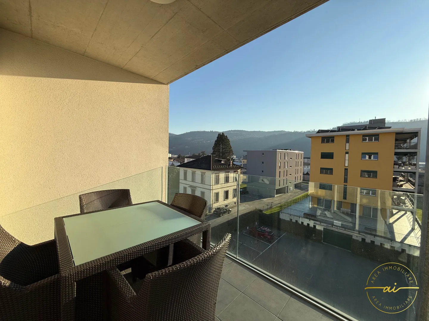 HELLE 3.5-ZIMMER-WOHNUNG MIT TERRASSE IN BALERNA - Foto 2 von 12