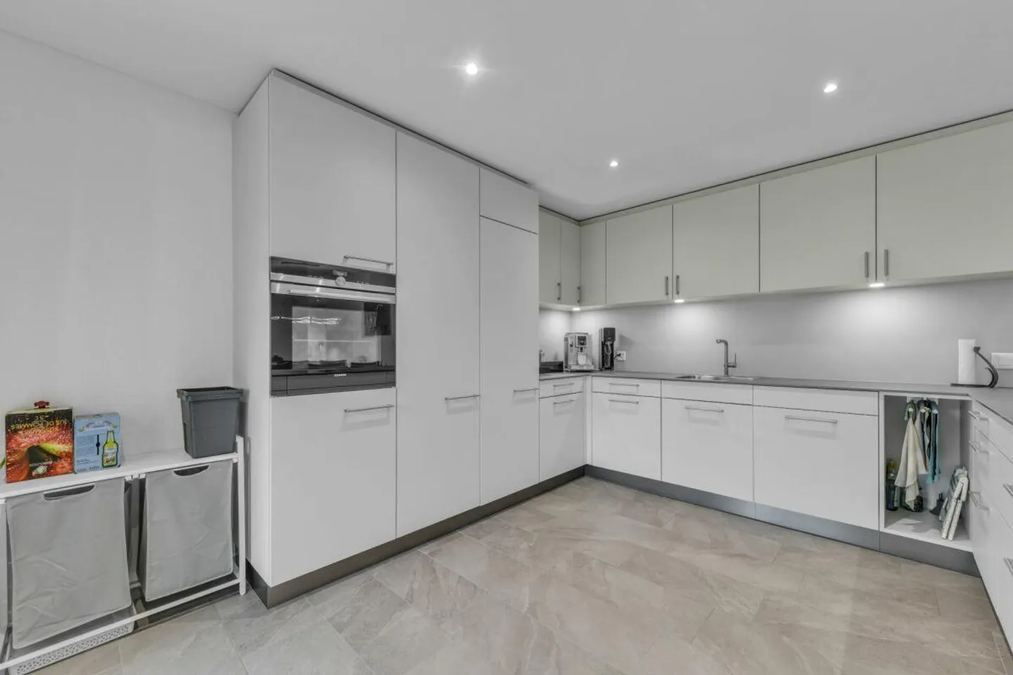 Paradiso del giardino con stile - Moderno appartamento di 4,5 stanze con fascino, comfort e ampio spazio esterno - Foto 7 di 26