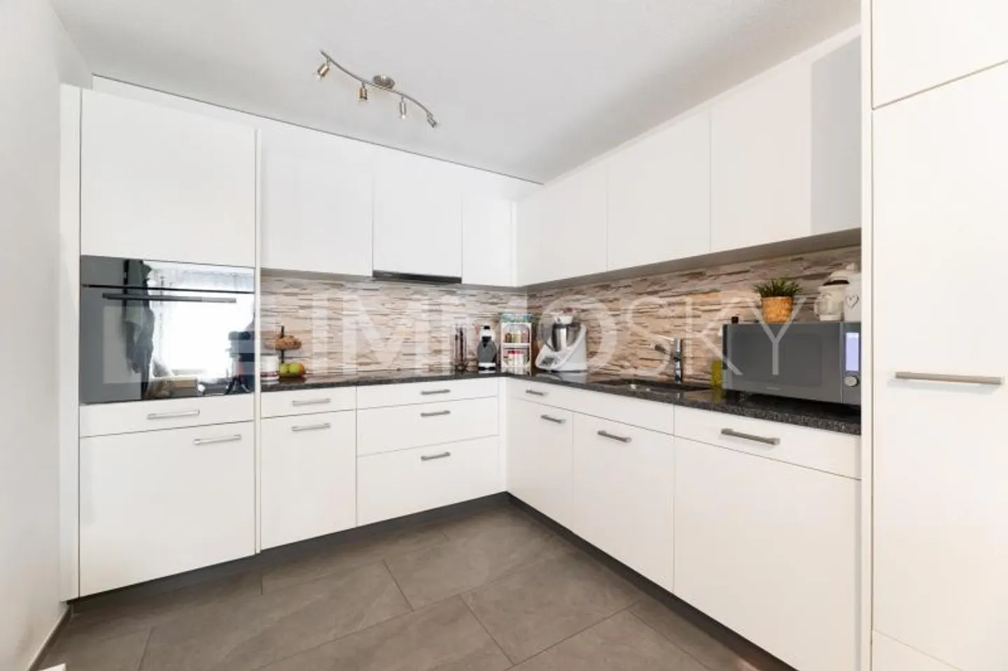 Maison familiale moderne avec appartement - Photo 6 sur 9