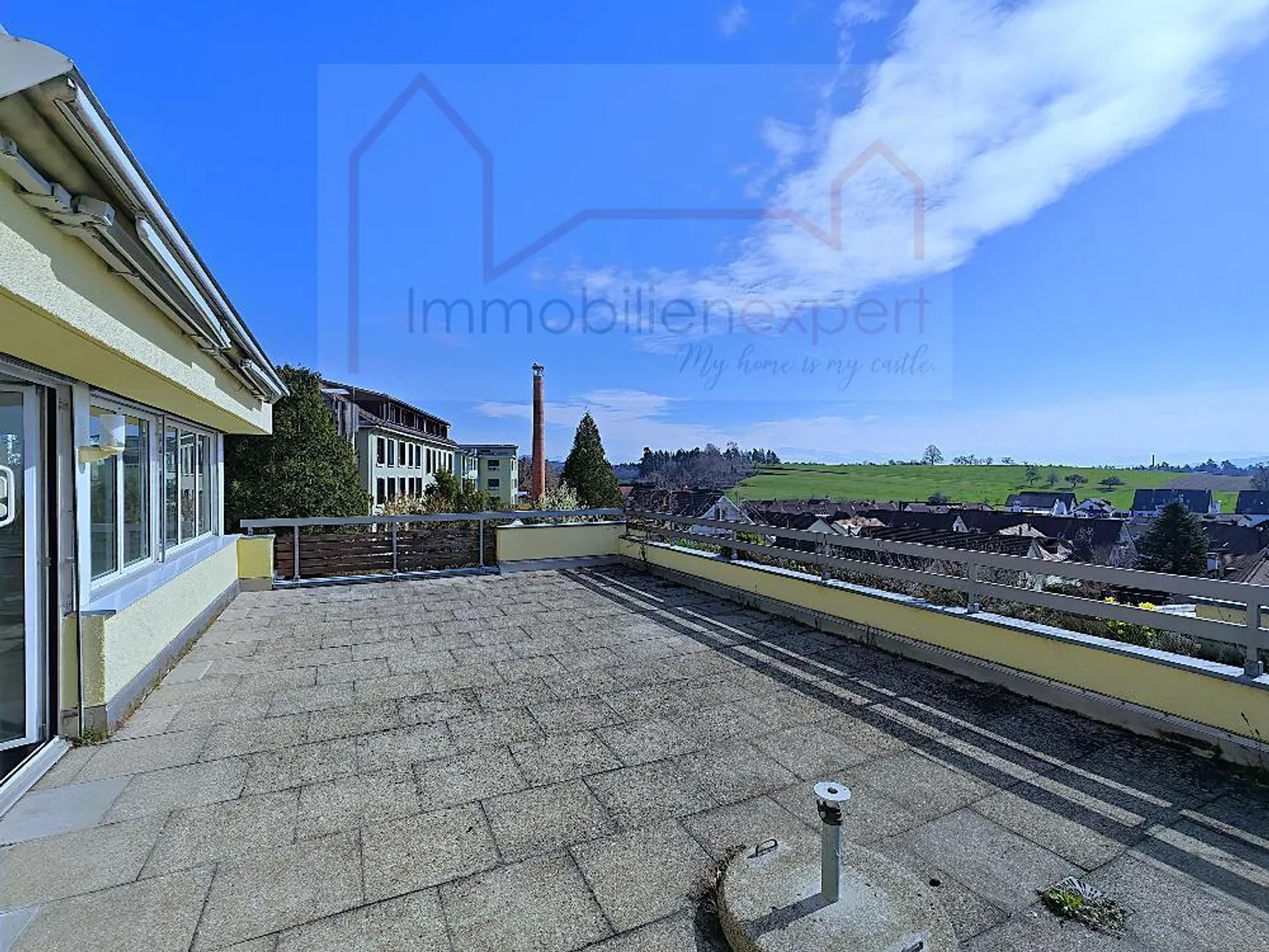 Terrassenhaus mit Panoramablick - Foto 1 von 13