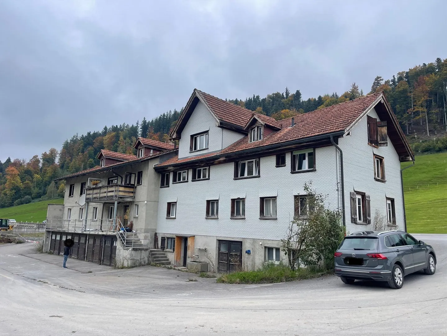Simple 5-room house part with garage, utility rooms and laundry room - Photo 1 of 10