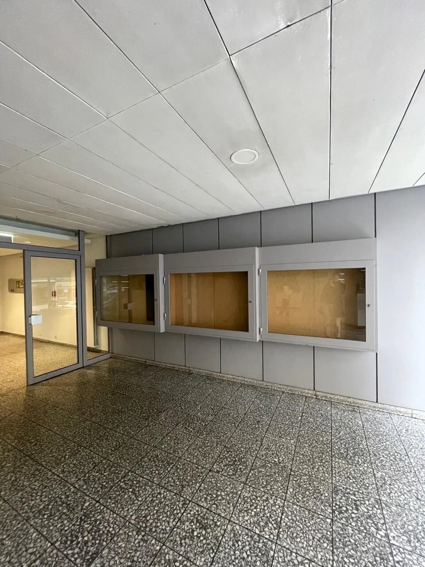 Zu vermieten Werbefenster - Foto 2 von 2