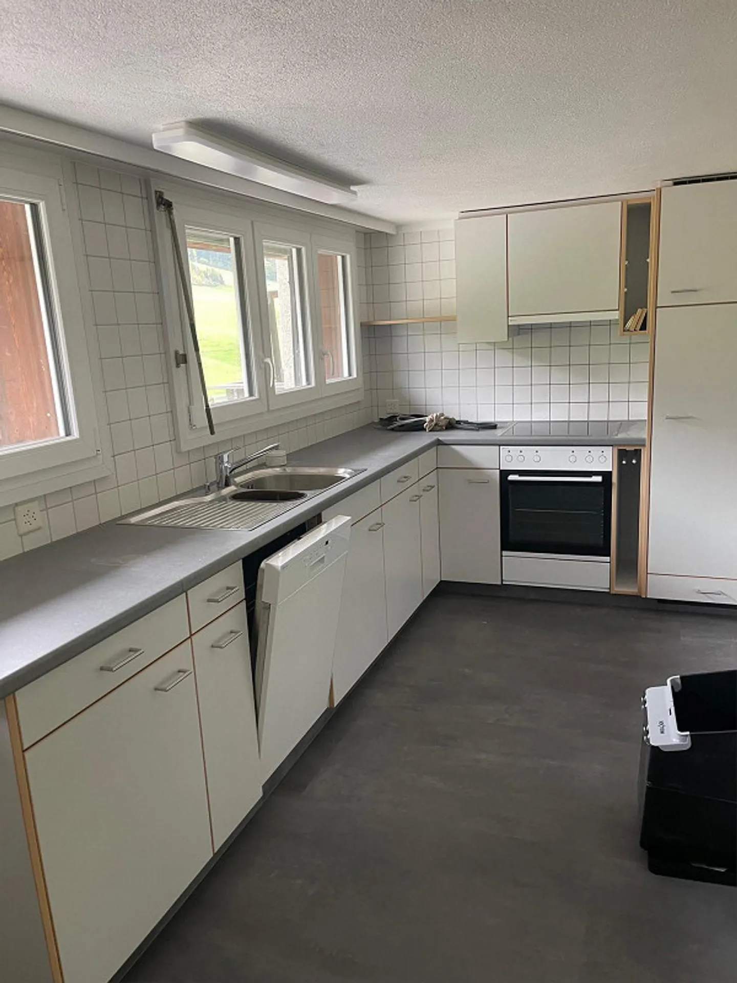 Simple 5-room house part with garage, utility rooms and laundry room - Photo 2 of 10