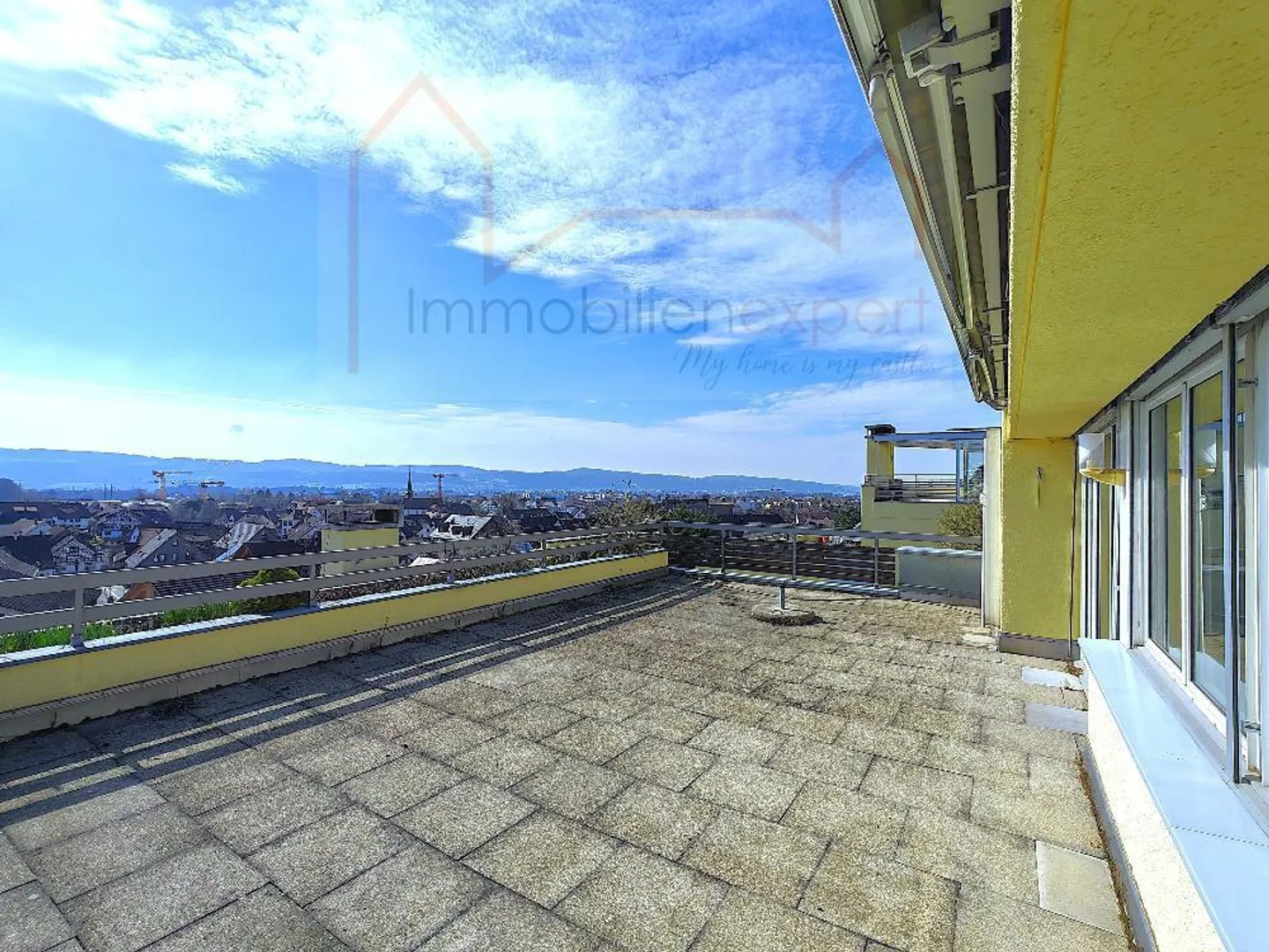 Terrassenhaus mit Panoramablick - Foto 2 von 13