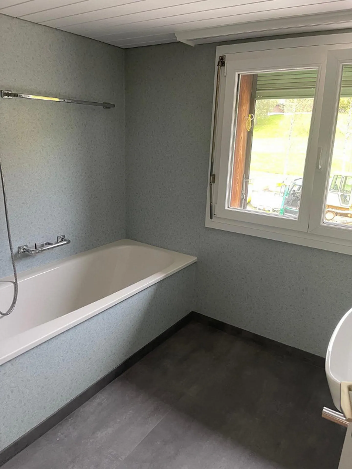 Simple 5-room house part with garage, utility rooms and laundry room - Photo 9 of 10