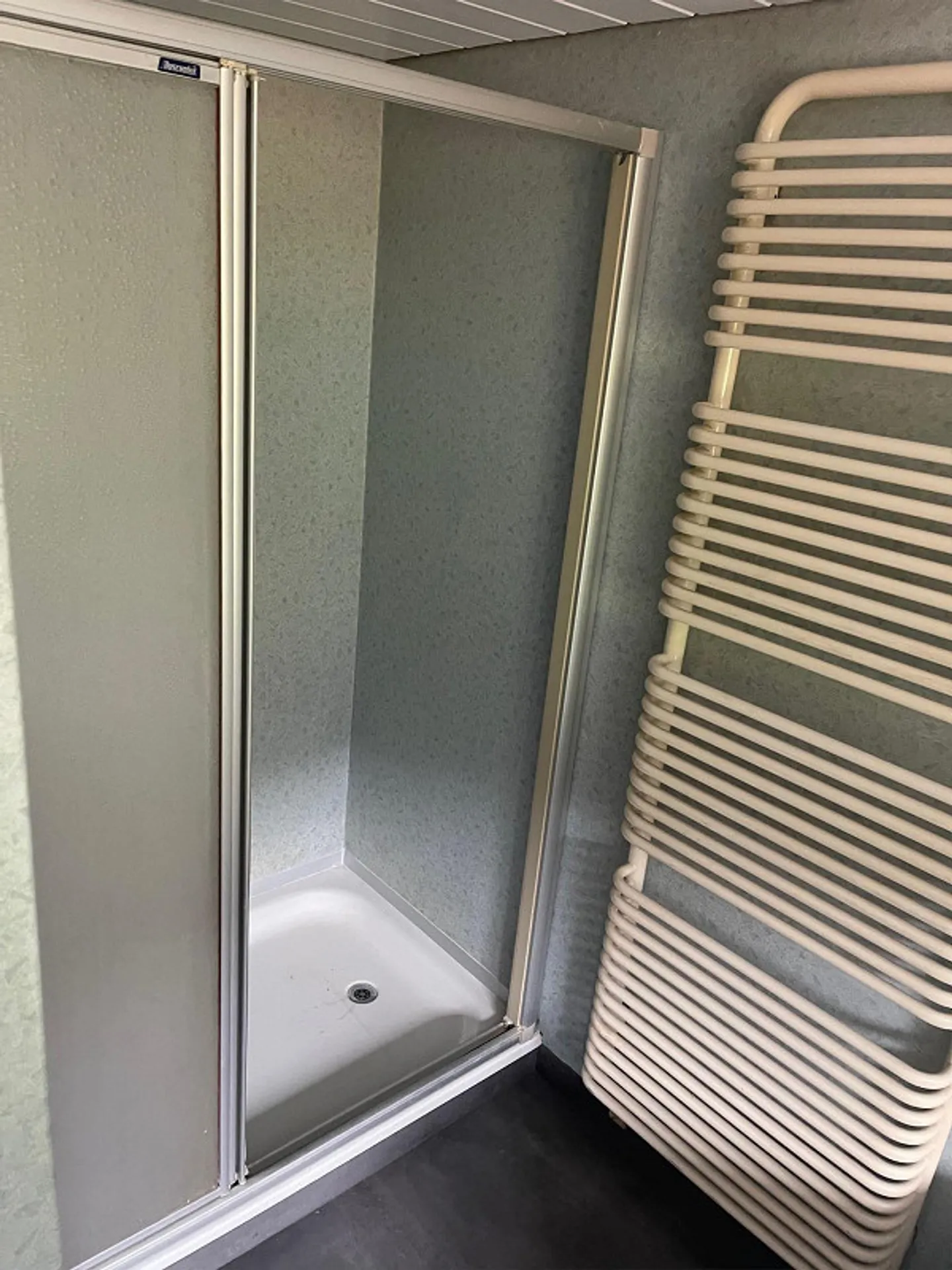 Simple 5-room house part with garage, utility rooms and laundry room - Photo 10 of 10