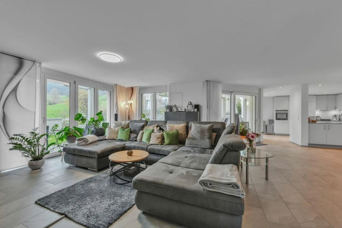 Paradiso del giardino con stile - Moderno appartamento di 4,5 stanze con fascino, comfort e ampio spazio esterno - Foto 10 di 26