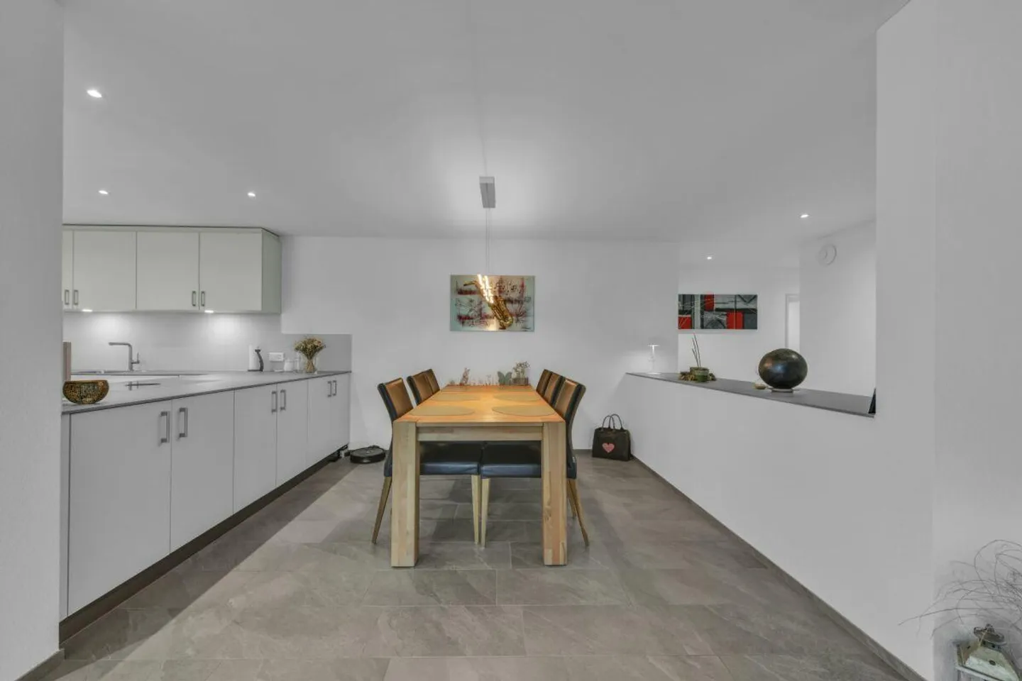 Paradiso del giardino con stile - Moderno appartamento di 4,5 stanze con fascino, comfort e ampio spazio esterno - Foto 12 di 26