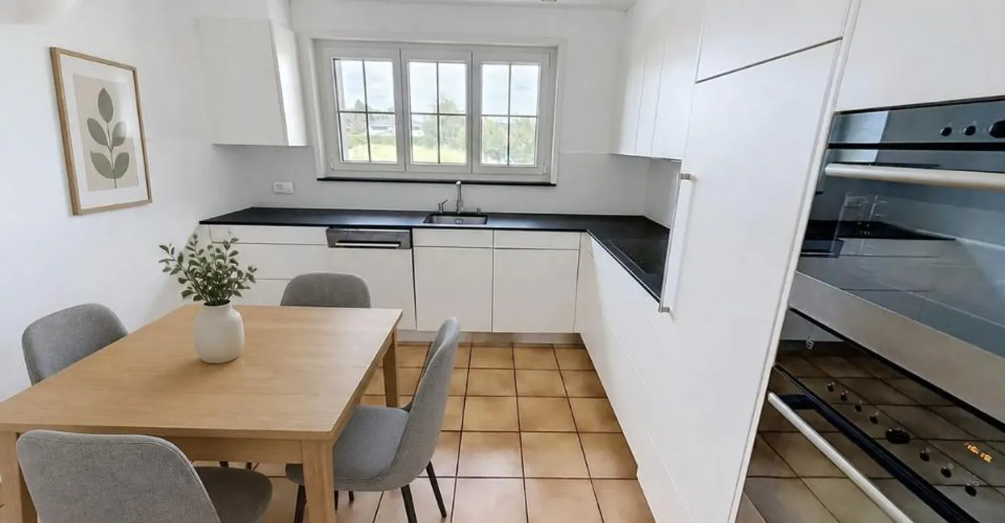 Spacious Family Home Near Lake - Photo 7 of 13