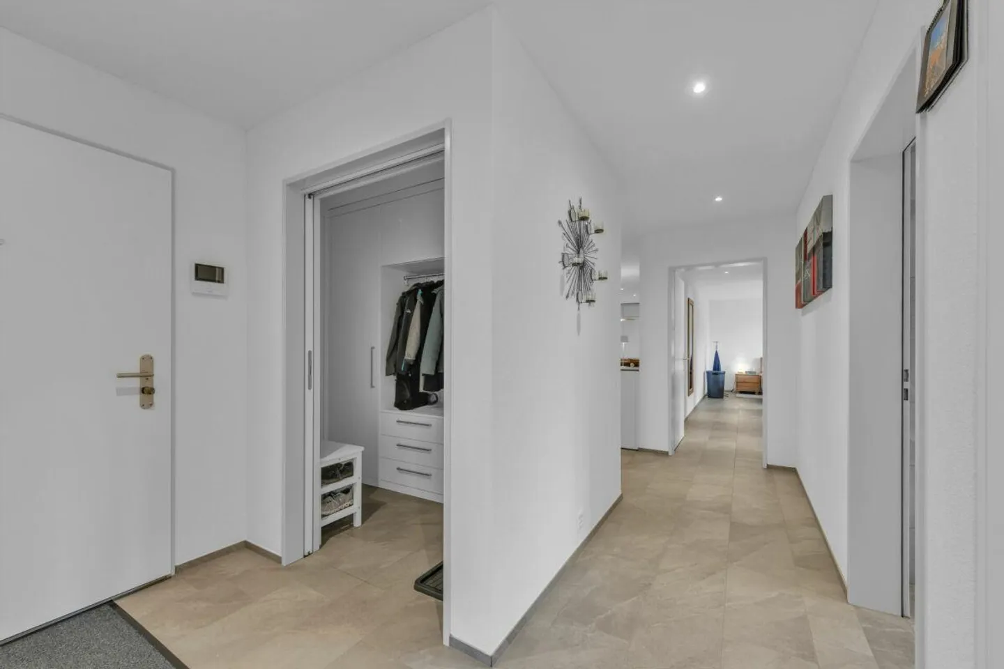 Paradiso del giardino con stile - Moderno appartamento di 4,5 stanze con fascino, comfort e ampio spazio esterno - Foto 13 di 26